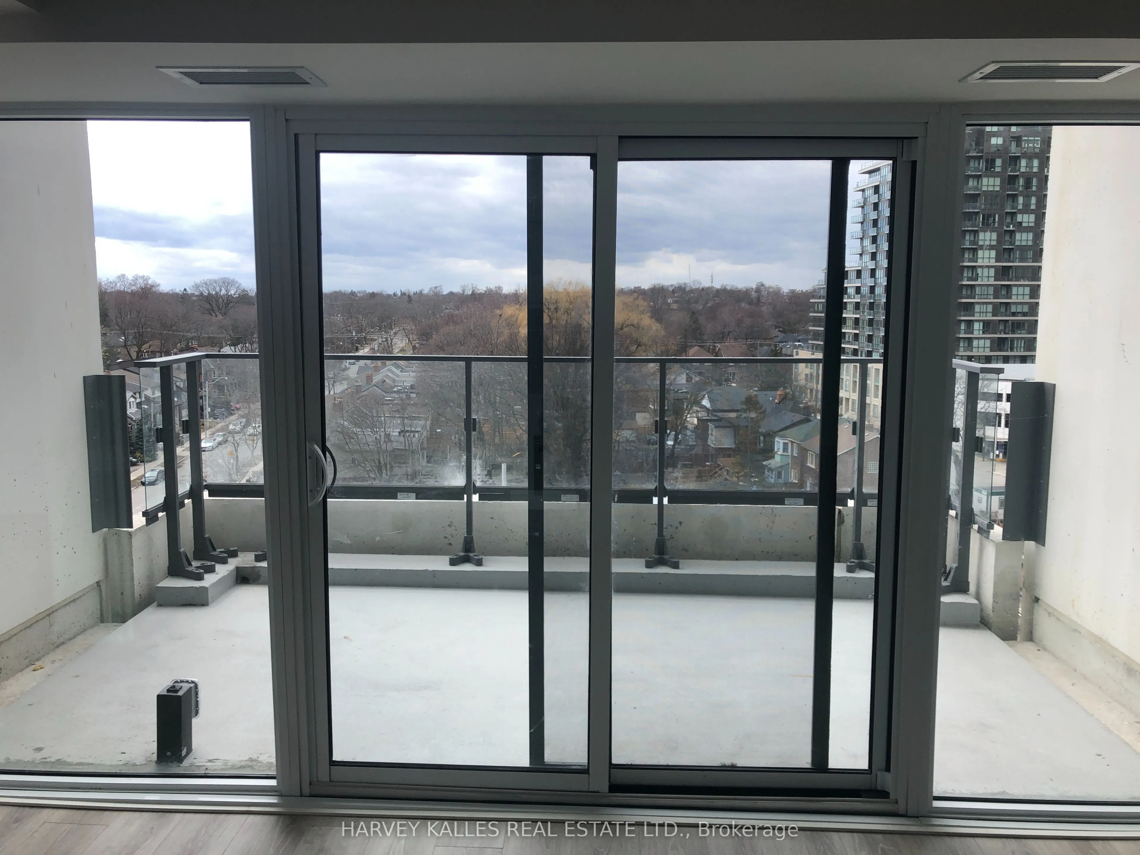 8 Hillsdale Avenue E, #827