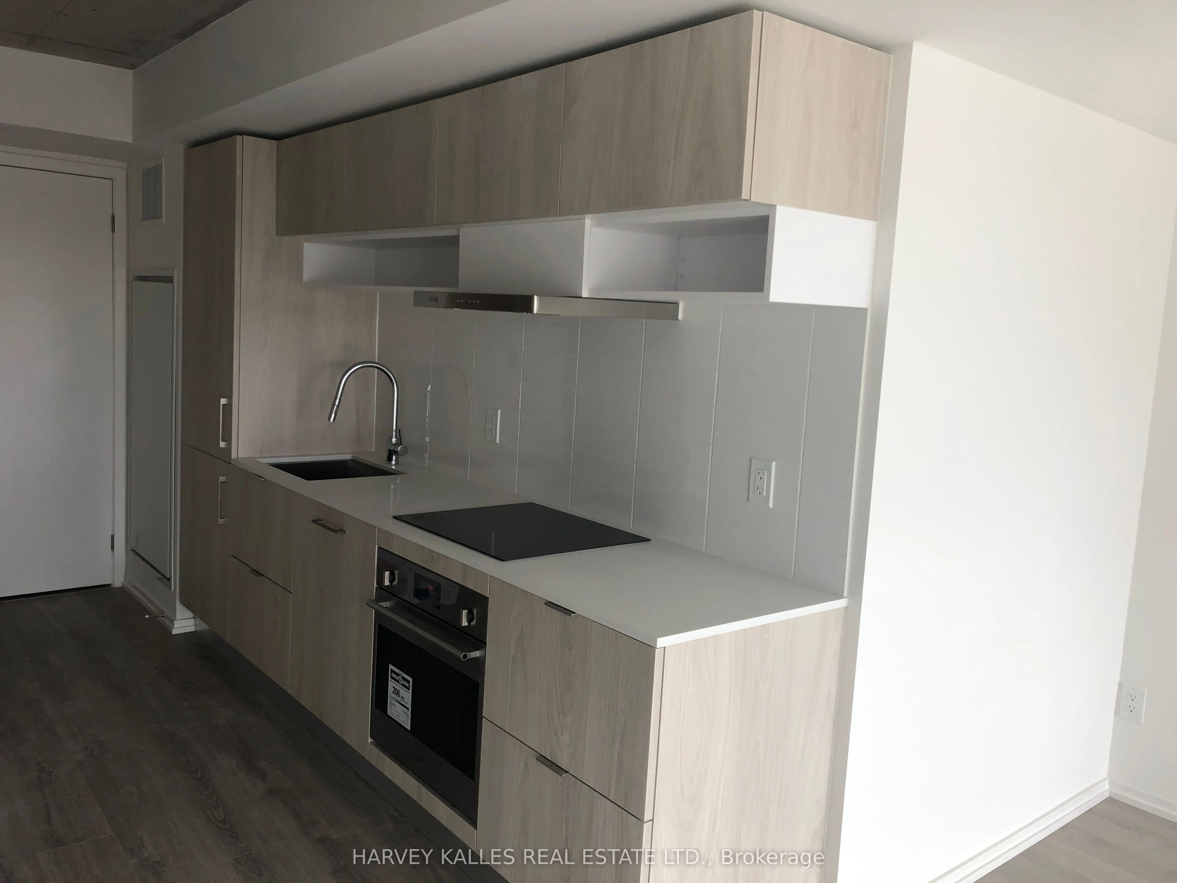 8 Hillsdale Avenue E, #827