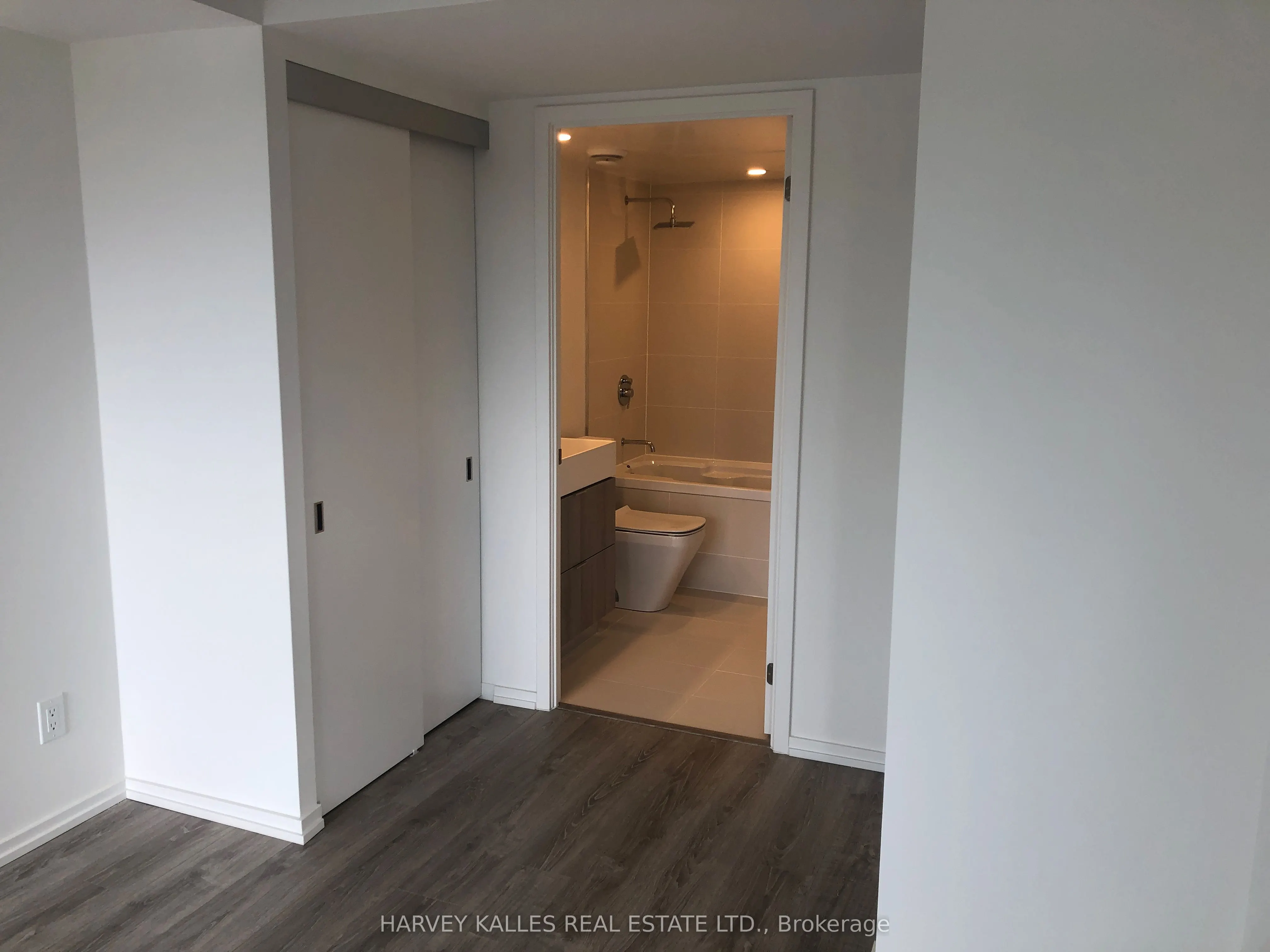 8 Hillsdale Avenue E, #827