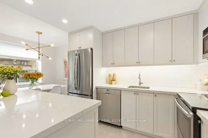 2 Ridelle Avenue, #103