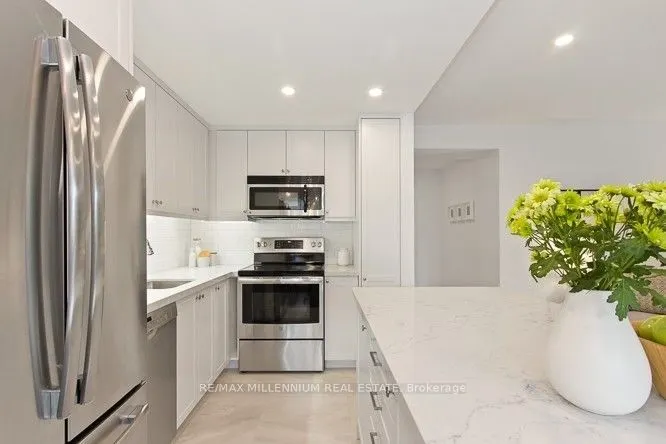 2 Ridelle Avenue, #103