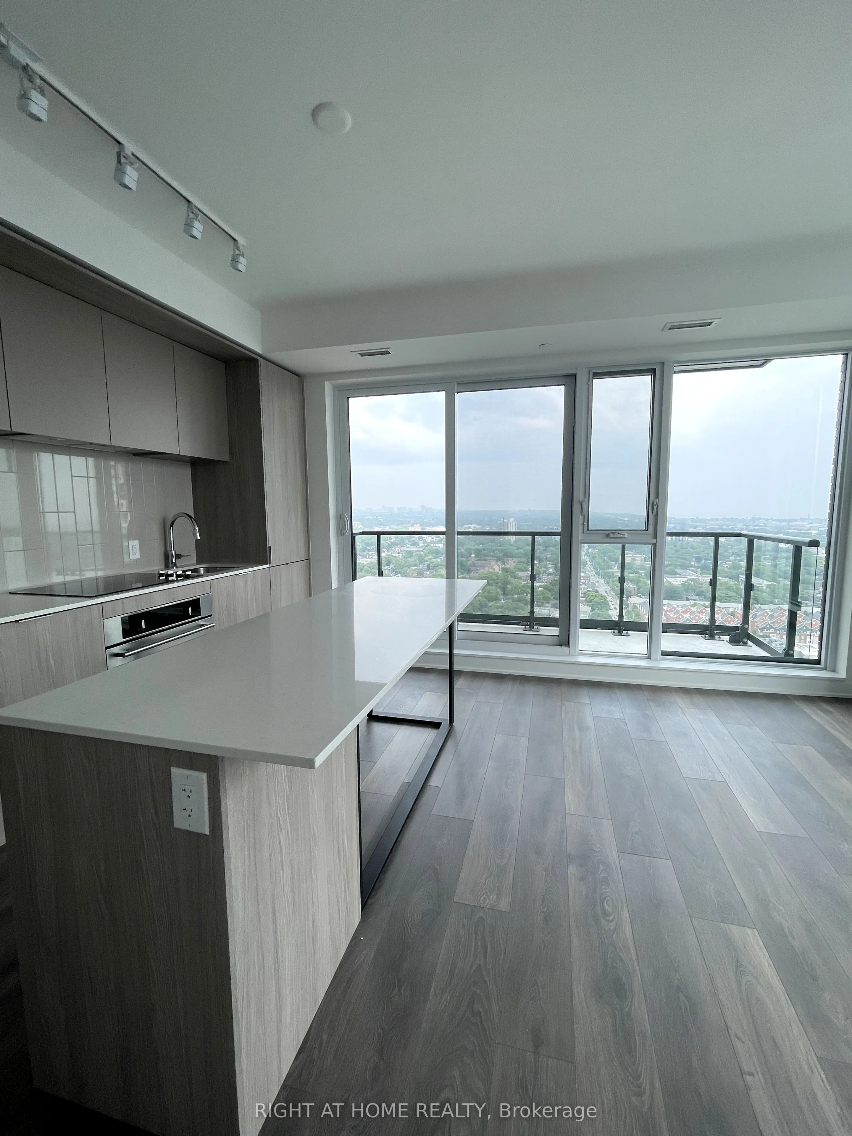 130 River Street, #2902