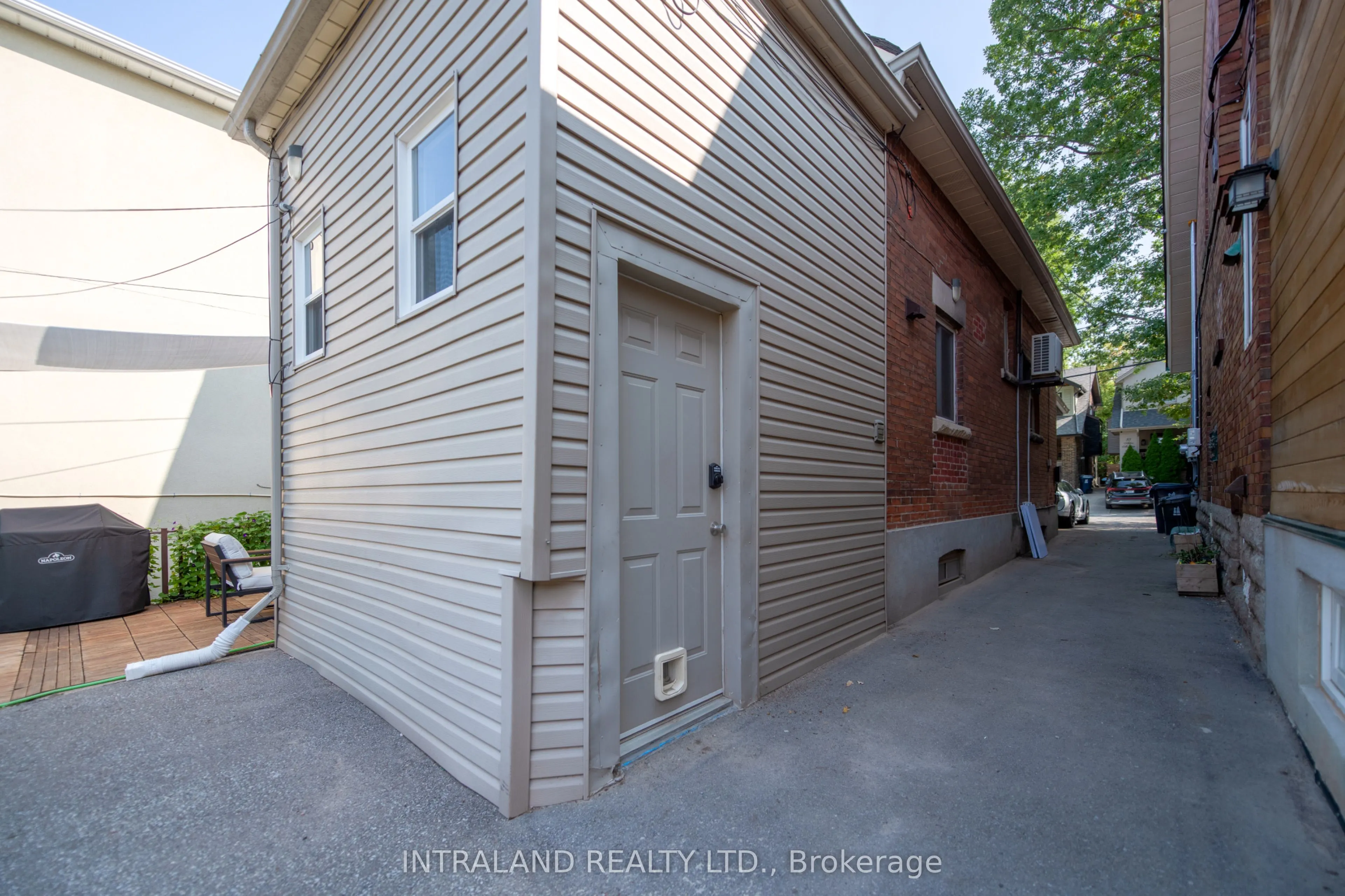 98 Atlas Avenue