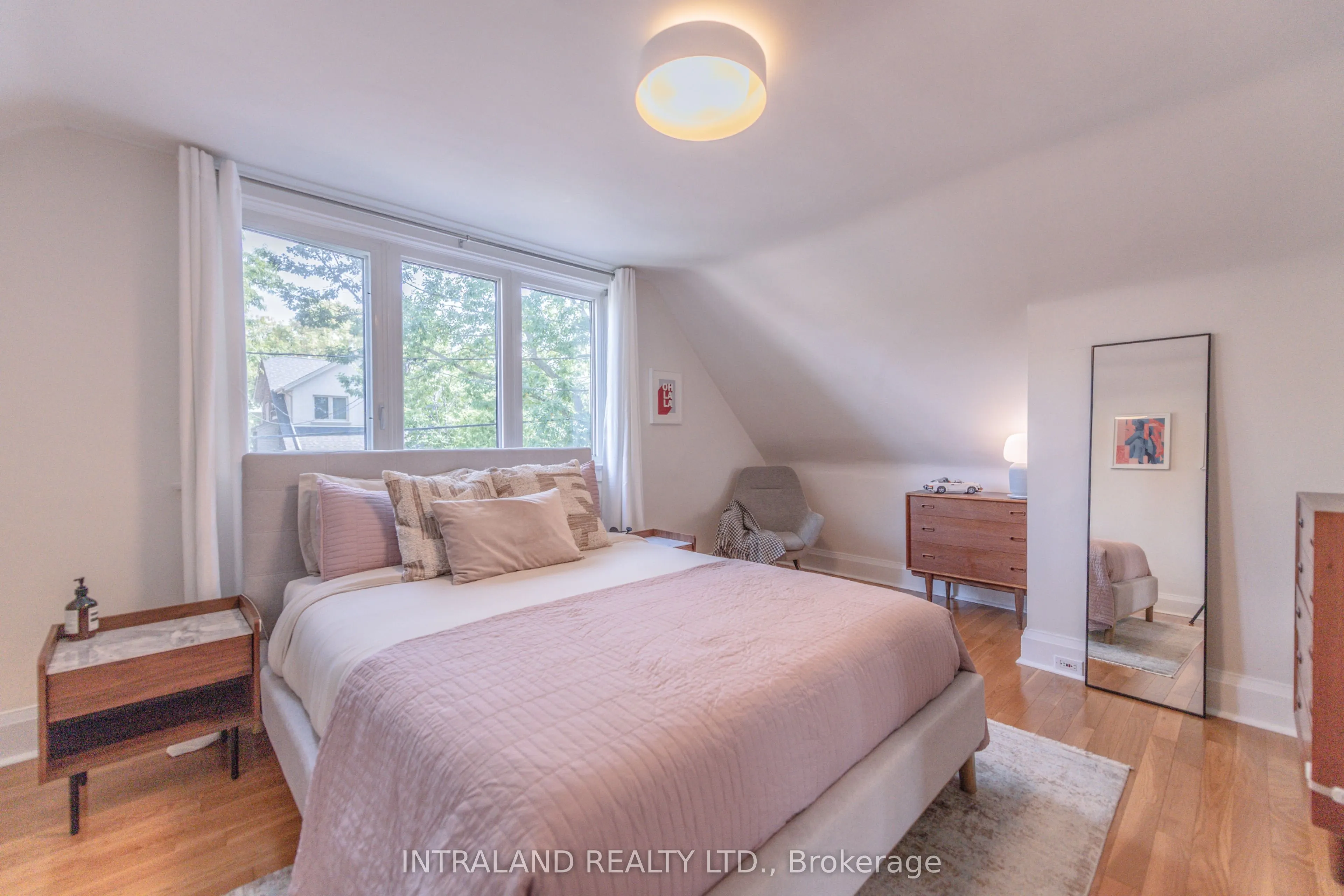 98 Atlas Avenue