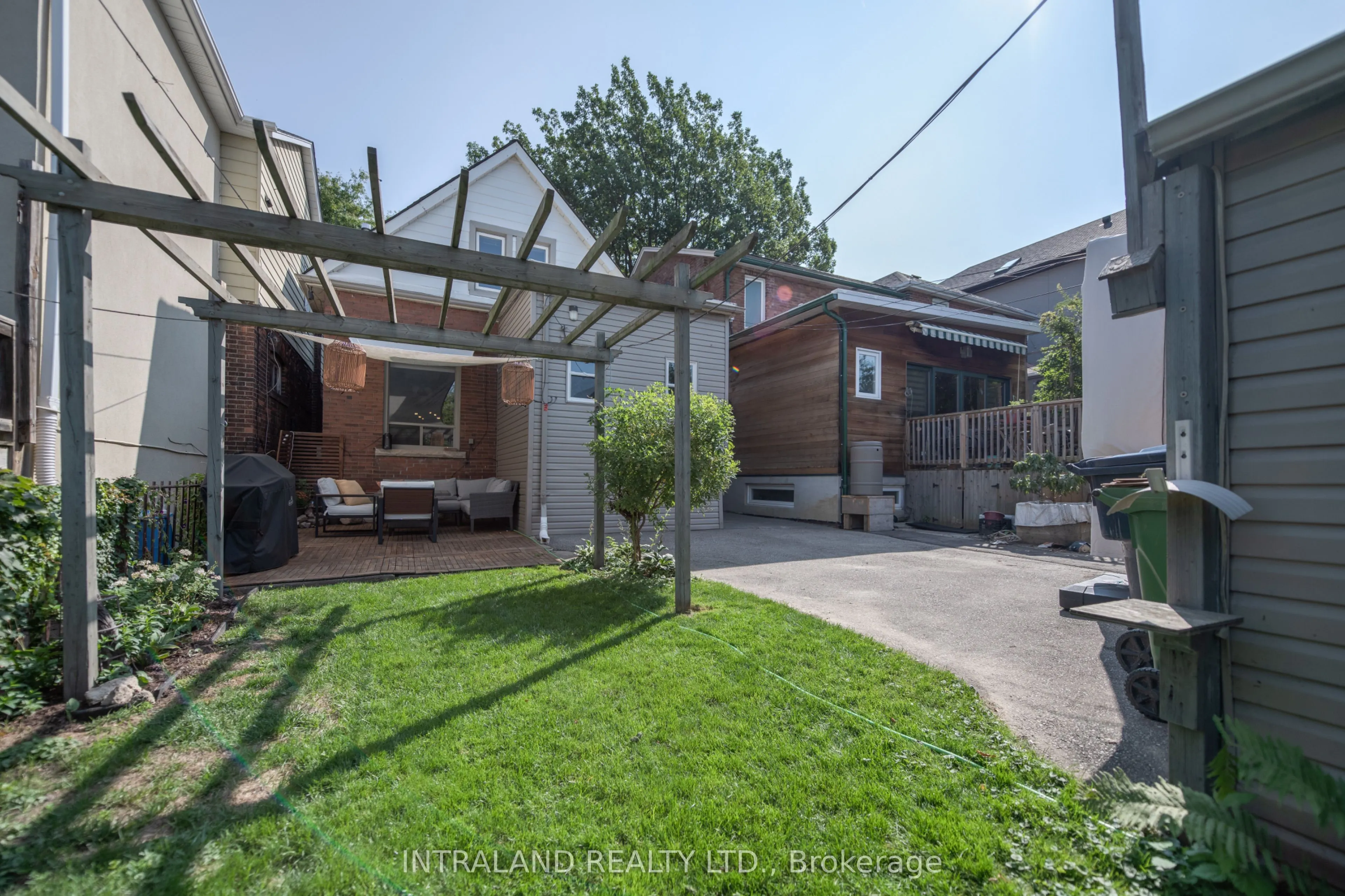 98 Atlas Avenue