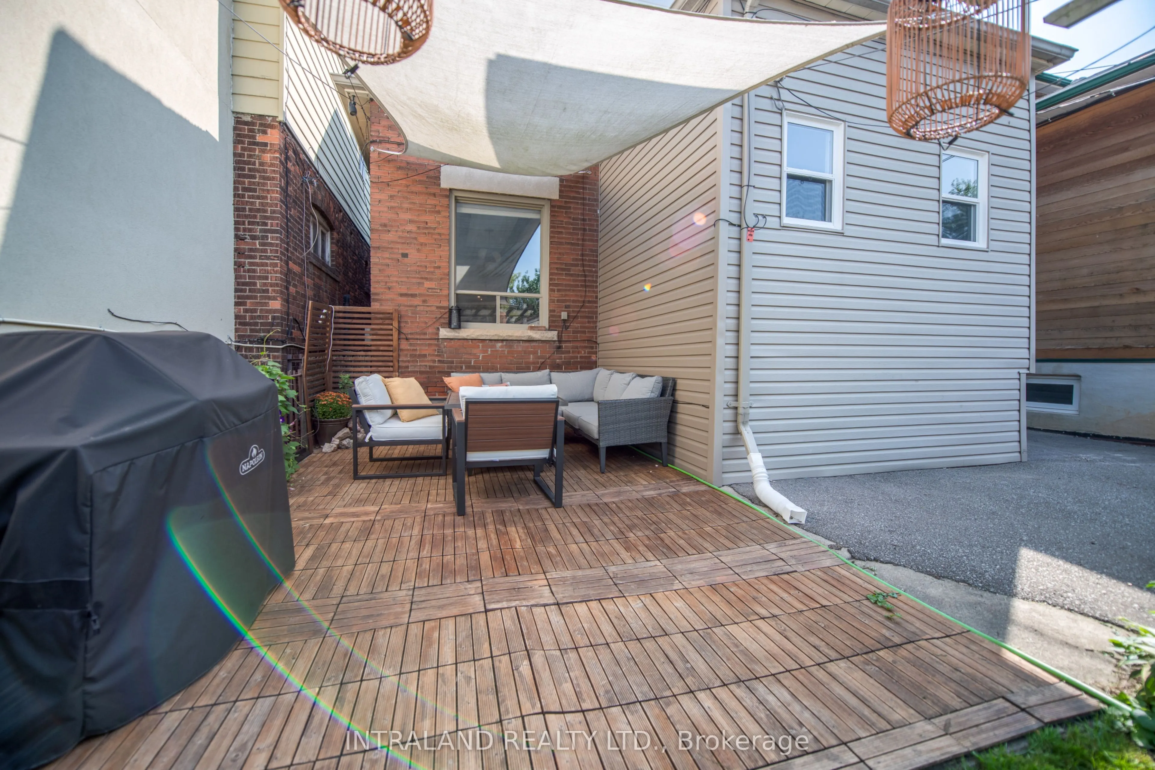 98 Atlas Avenue