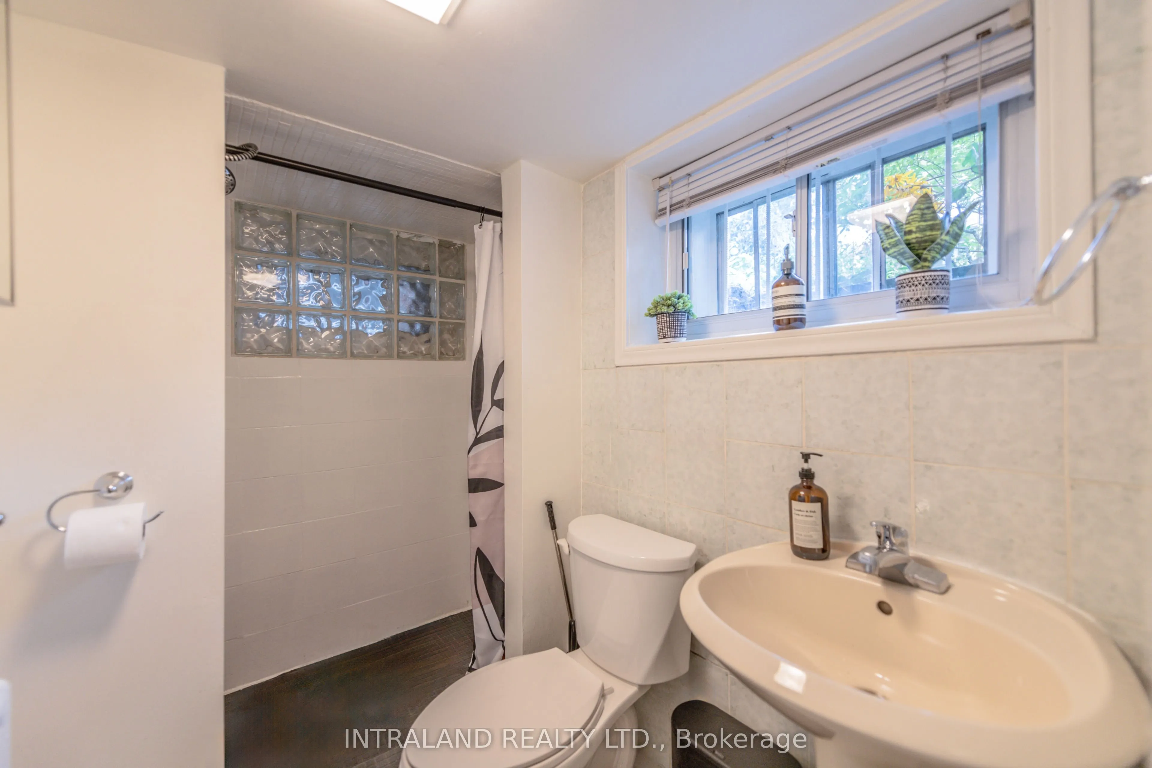 98 Atlas Avenue