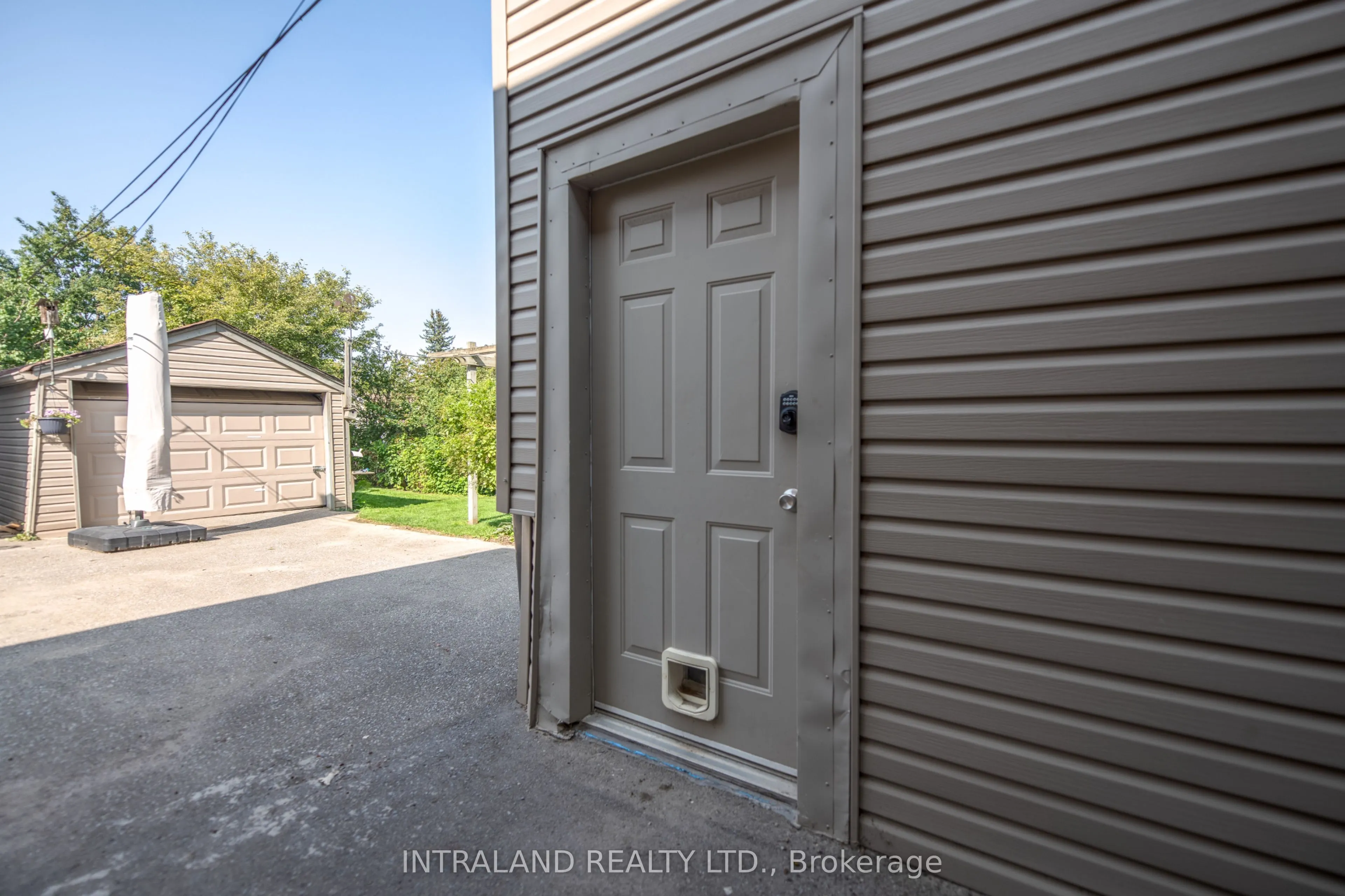 98 Atlas Avenue