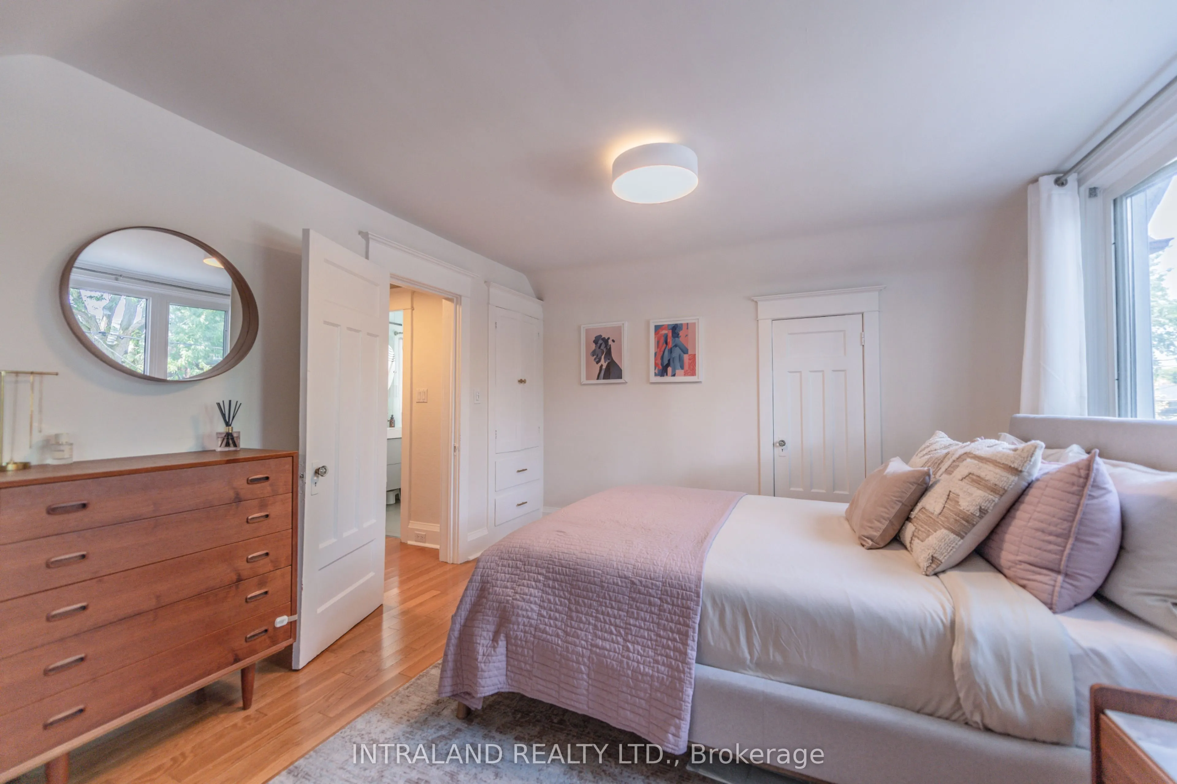 98 Atlas Avenue