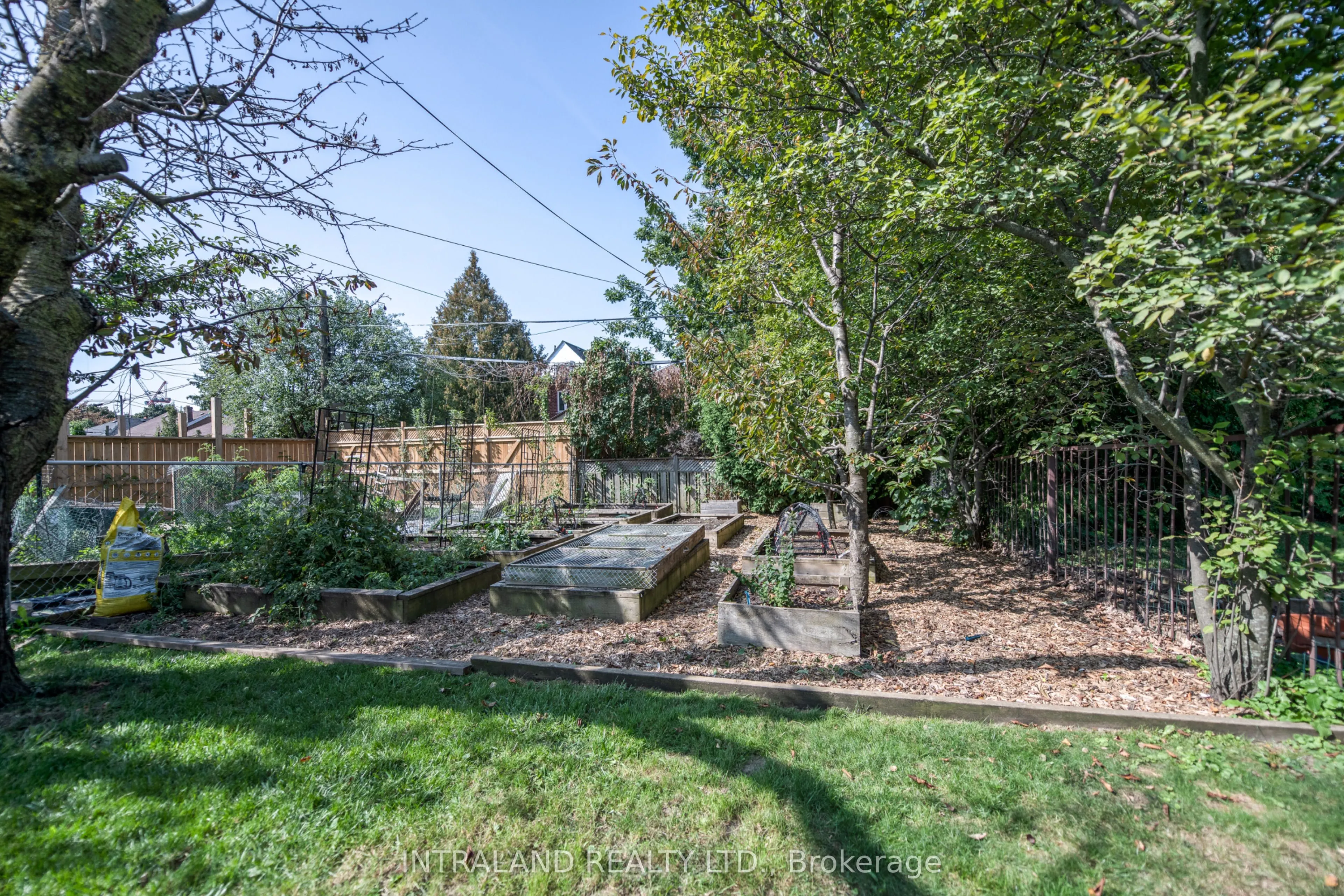 98 Atlas Avenue