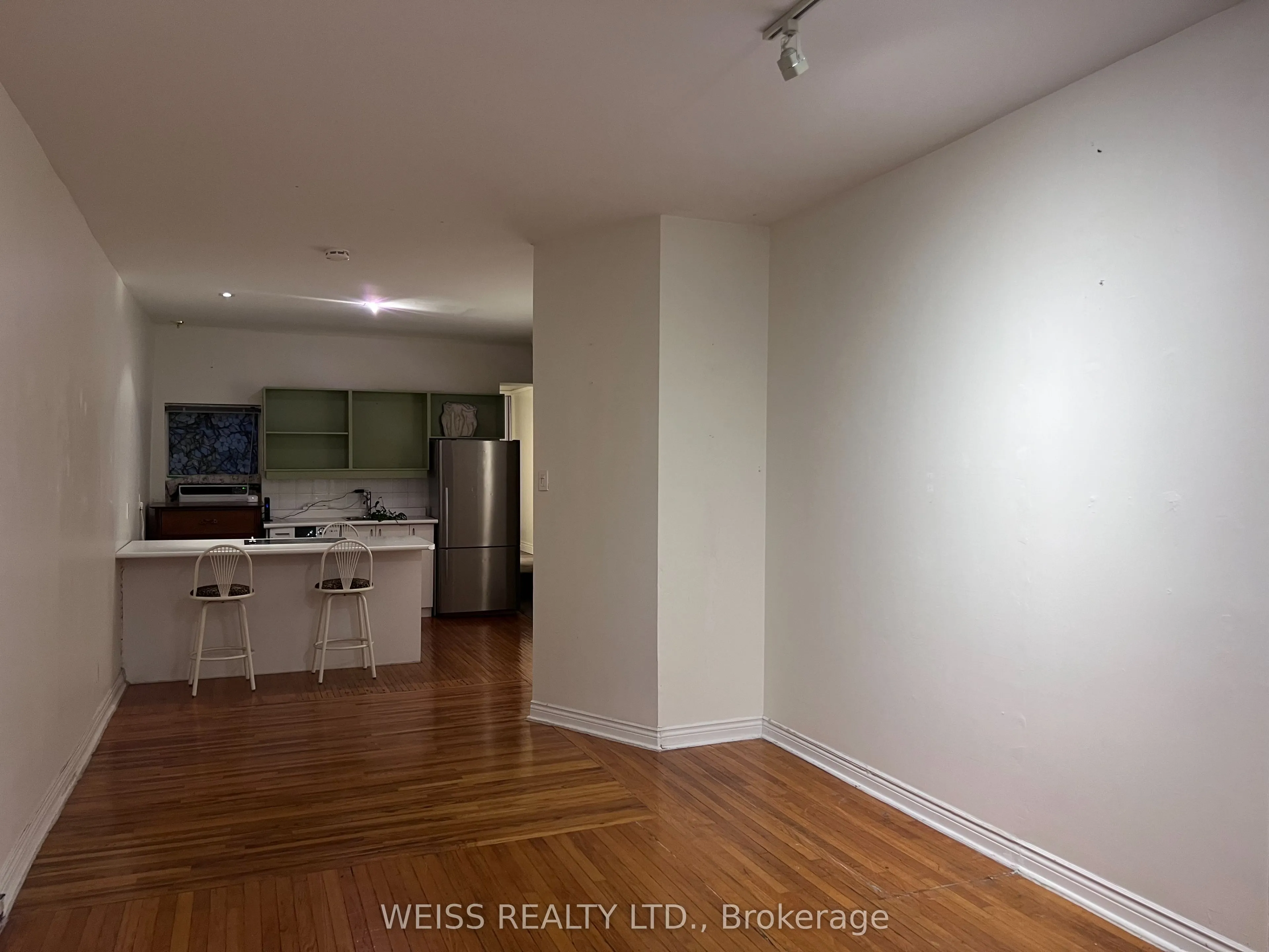 1114 Queen Street W