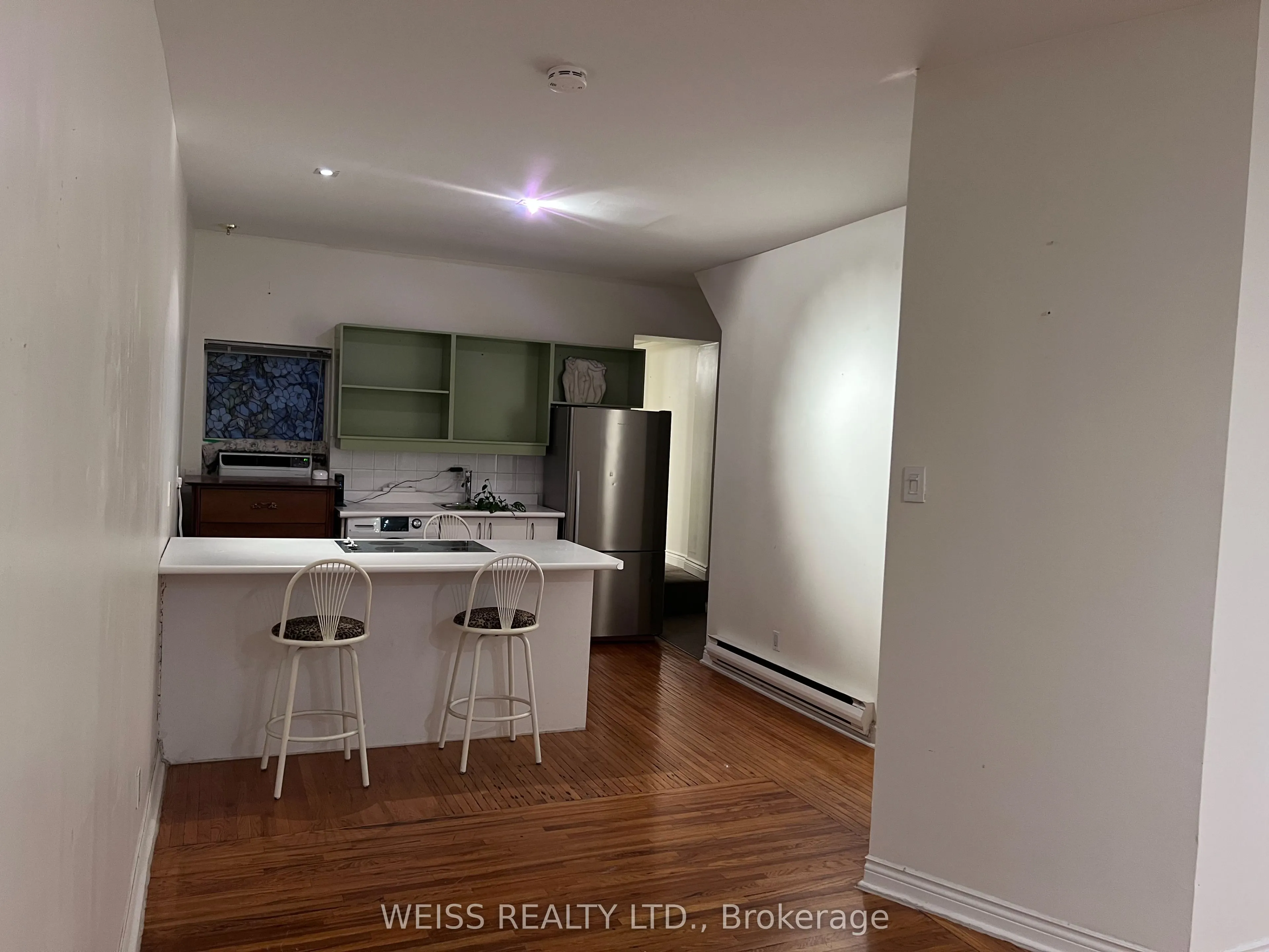 1114 Queen Street W