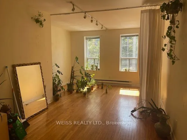 1114 Queen Street W