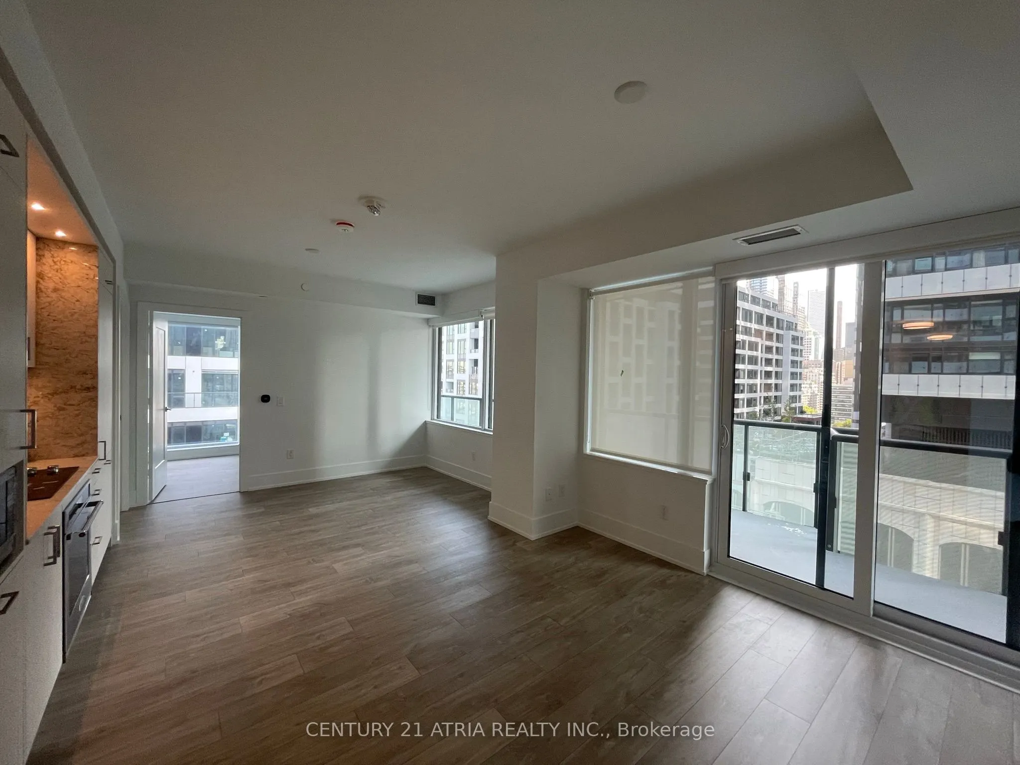 480 Front Street W, #906