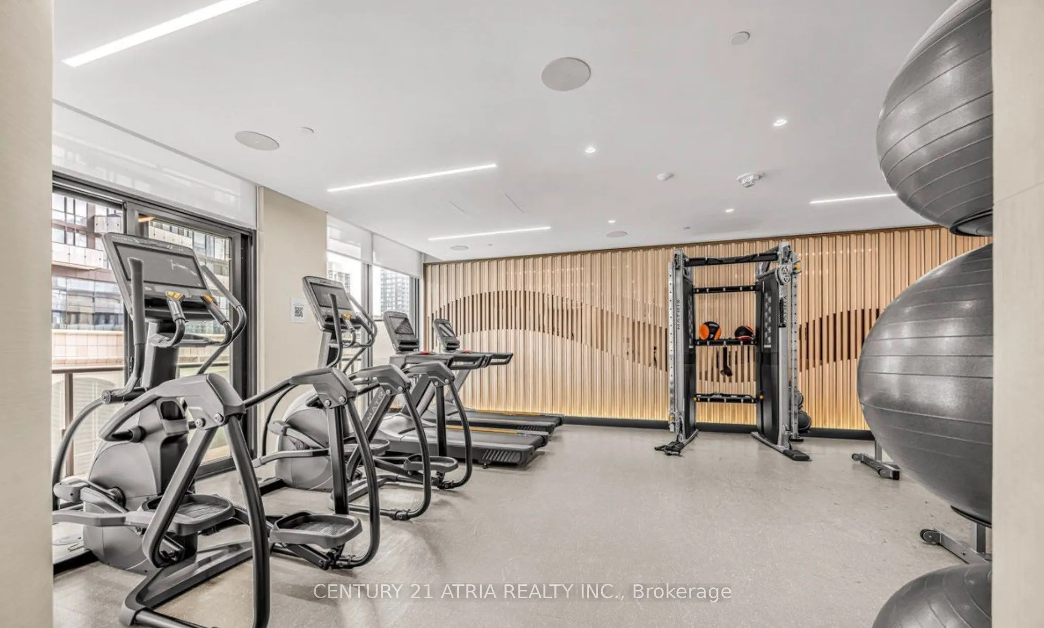 480 Front Street W, #906