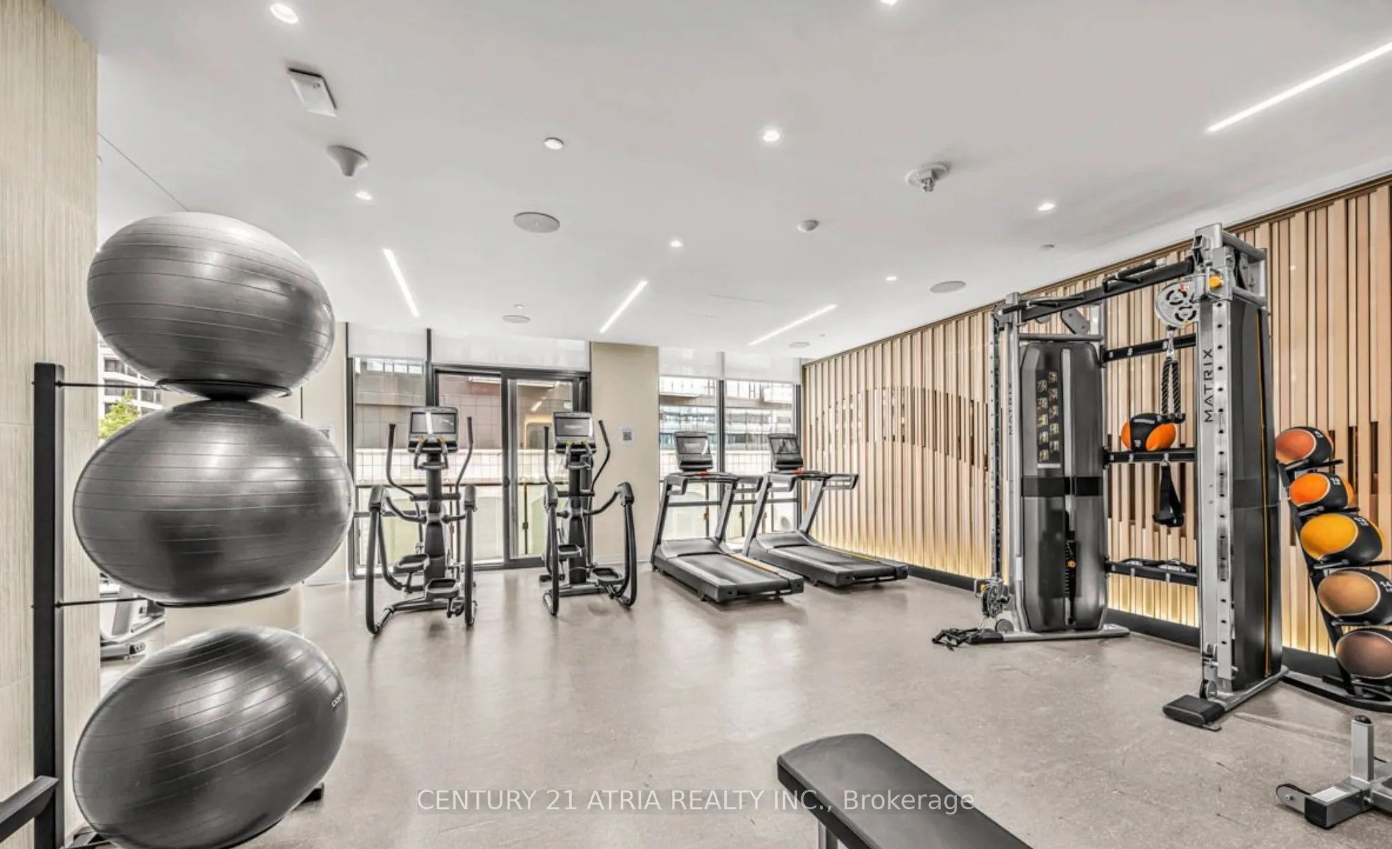 480 Front Street W, #906