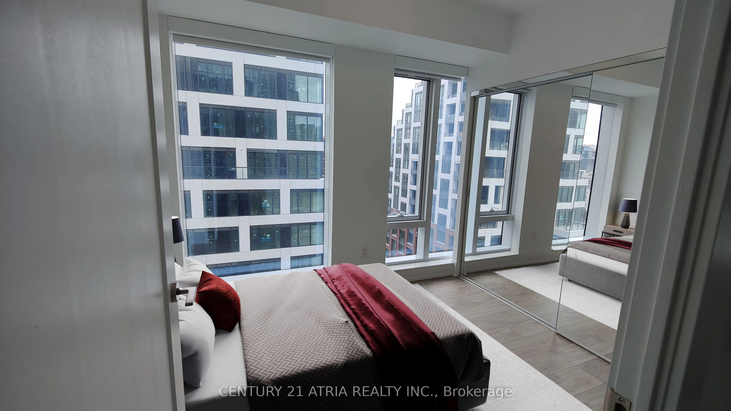 480 Front Street W, #906
