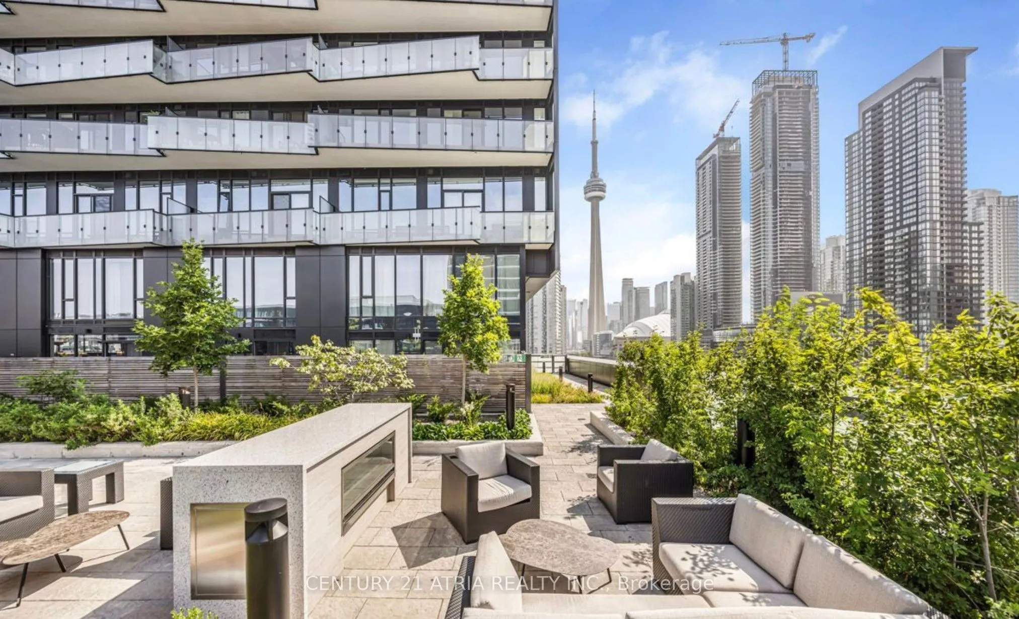 480 Front Street W, #906