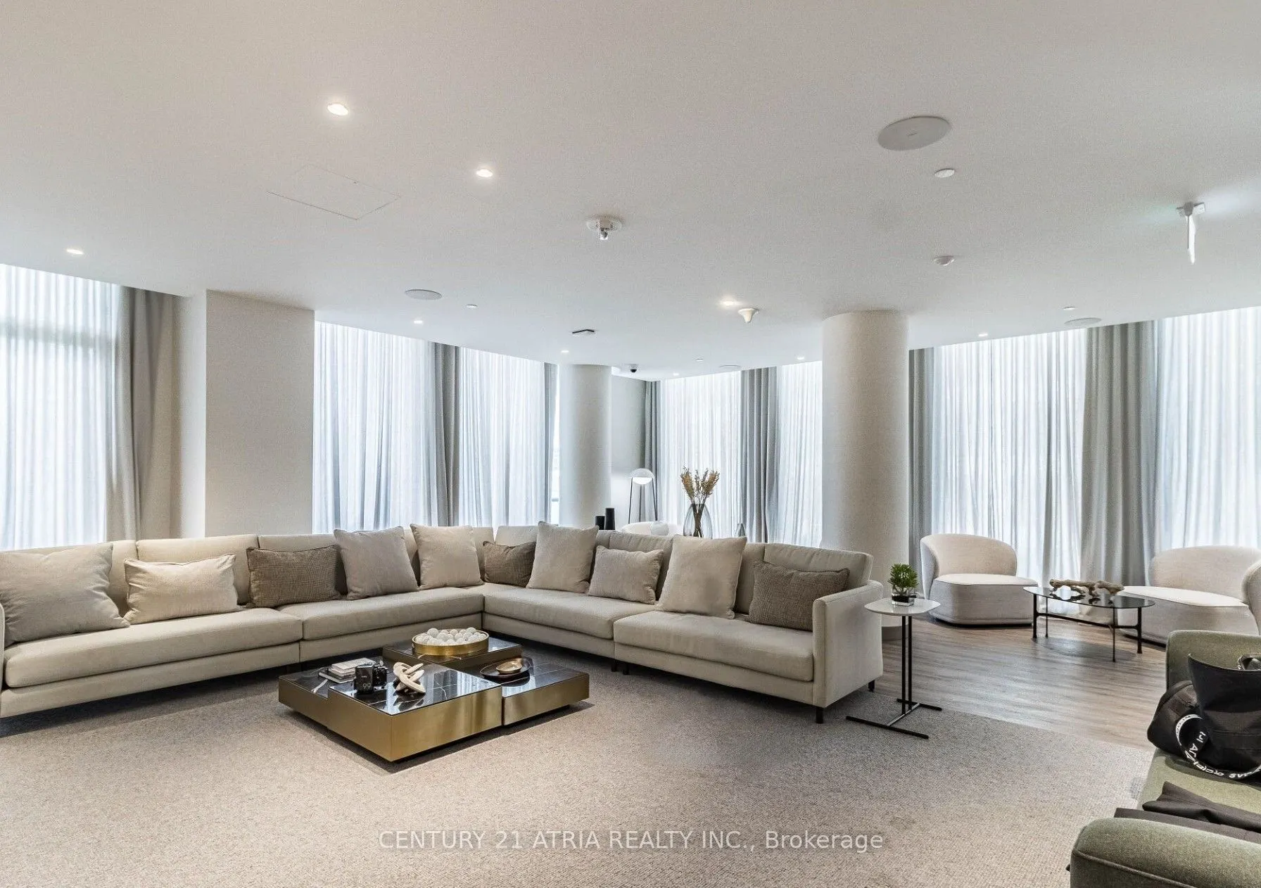 480 Front Street W, #906