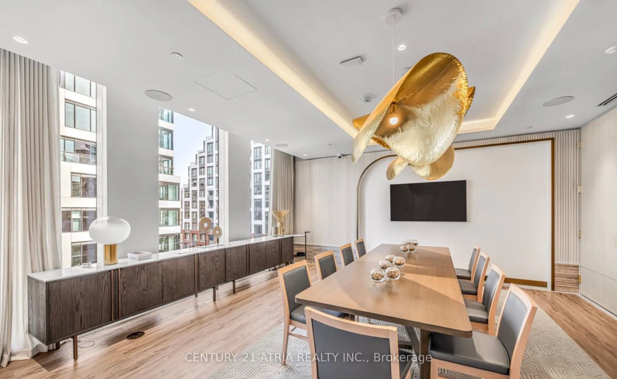 480 Front Street W, #906