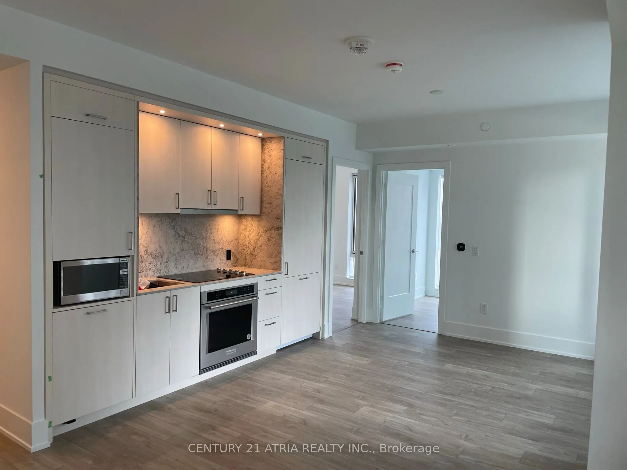 480 Front Street W, #906