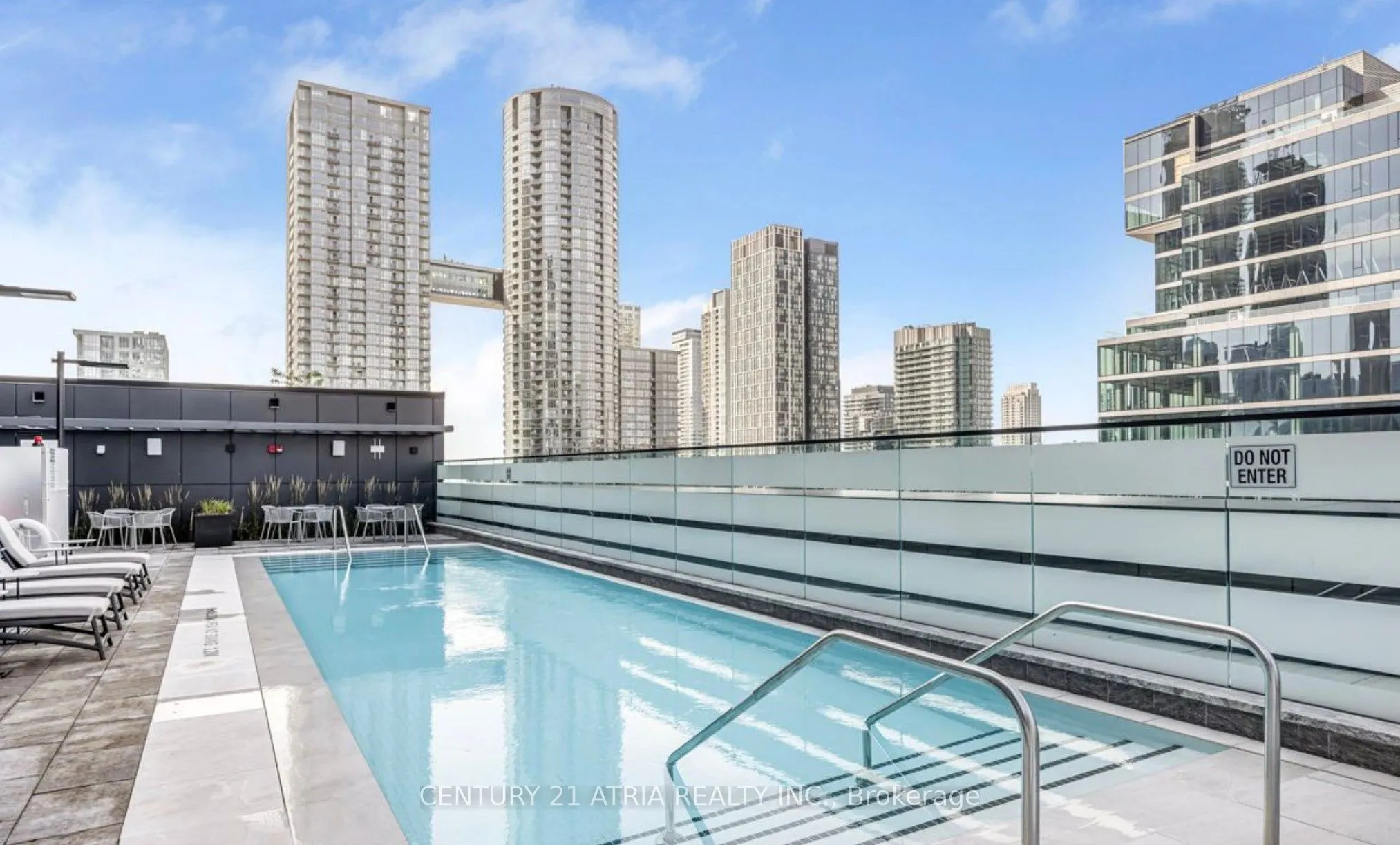 480 Front Street W, #906