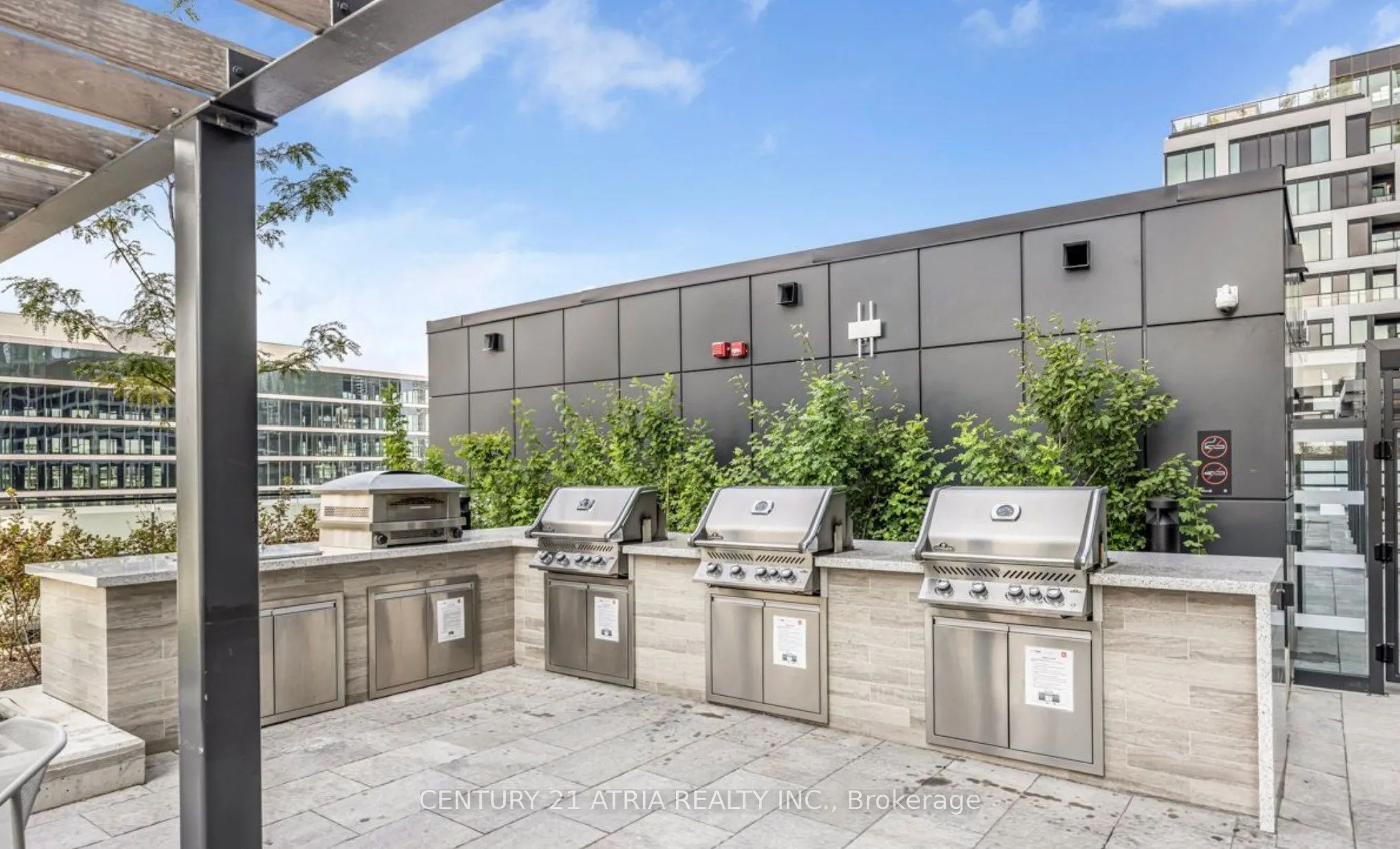 480 Front Street W, #906