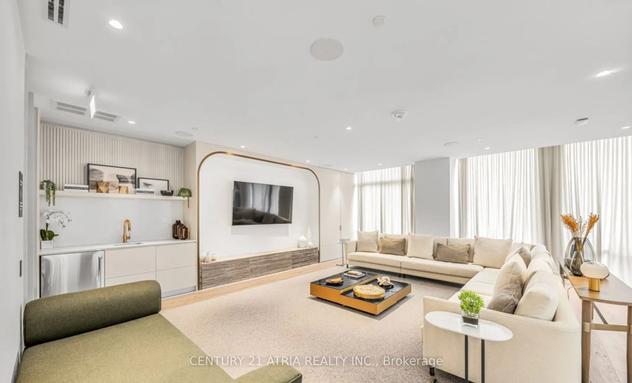 480 Front Street W, #906