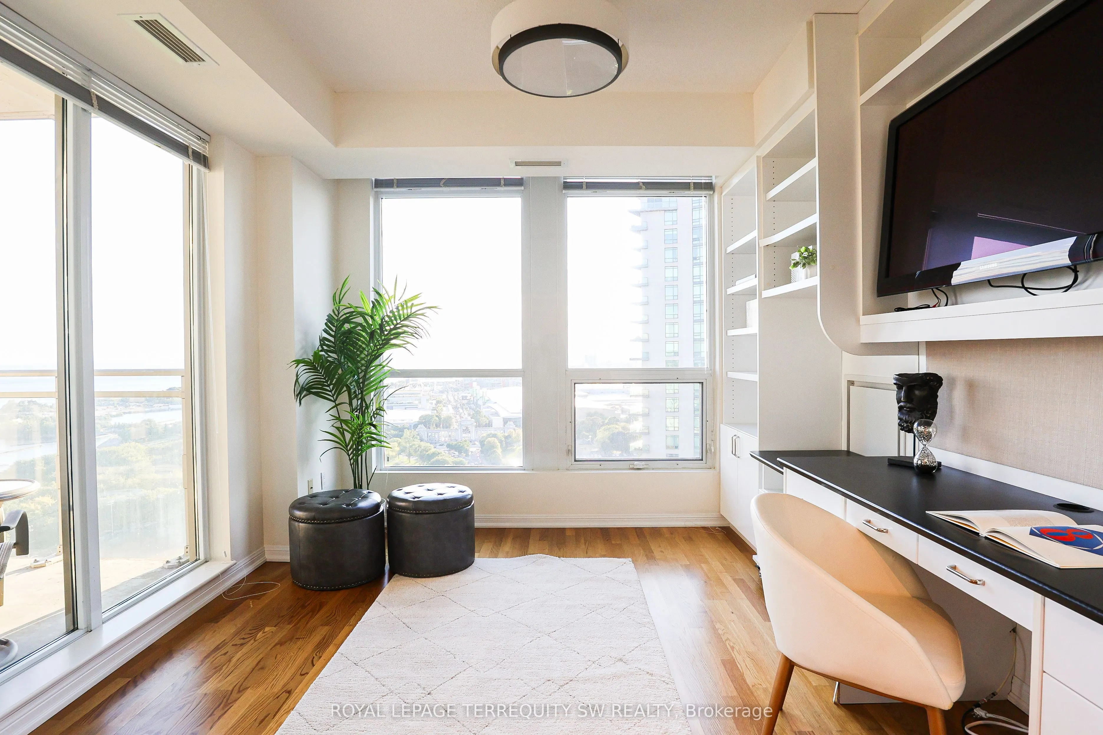 628 Fleet Street, #2806