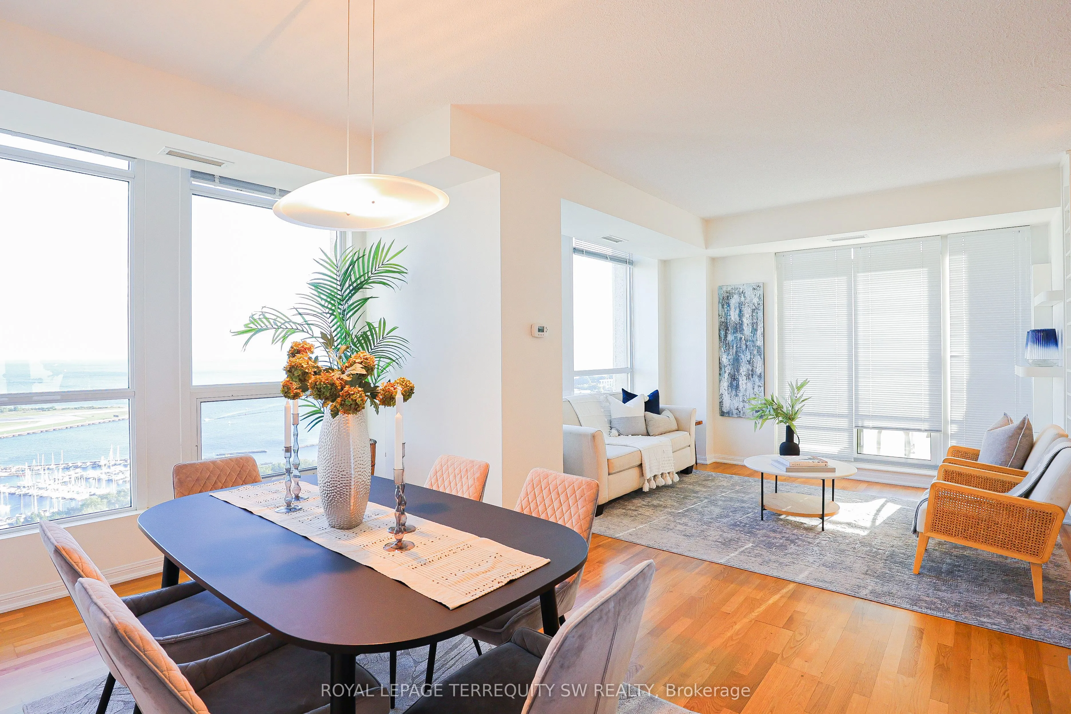 628 Fleet Street, #2806