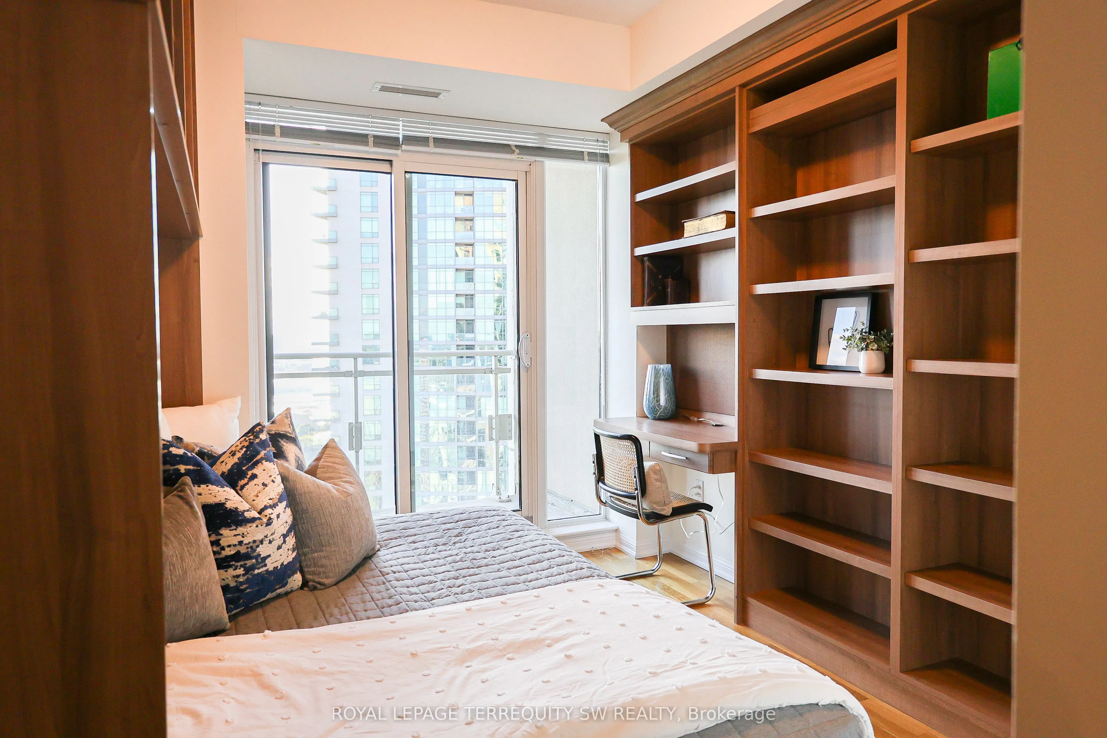 628 Fleet Street, #2806