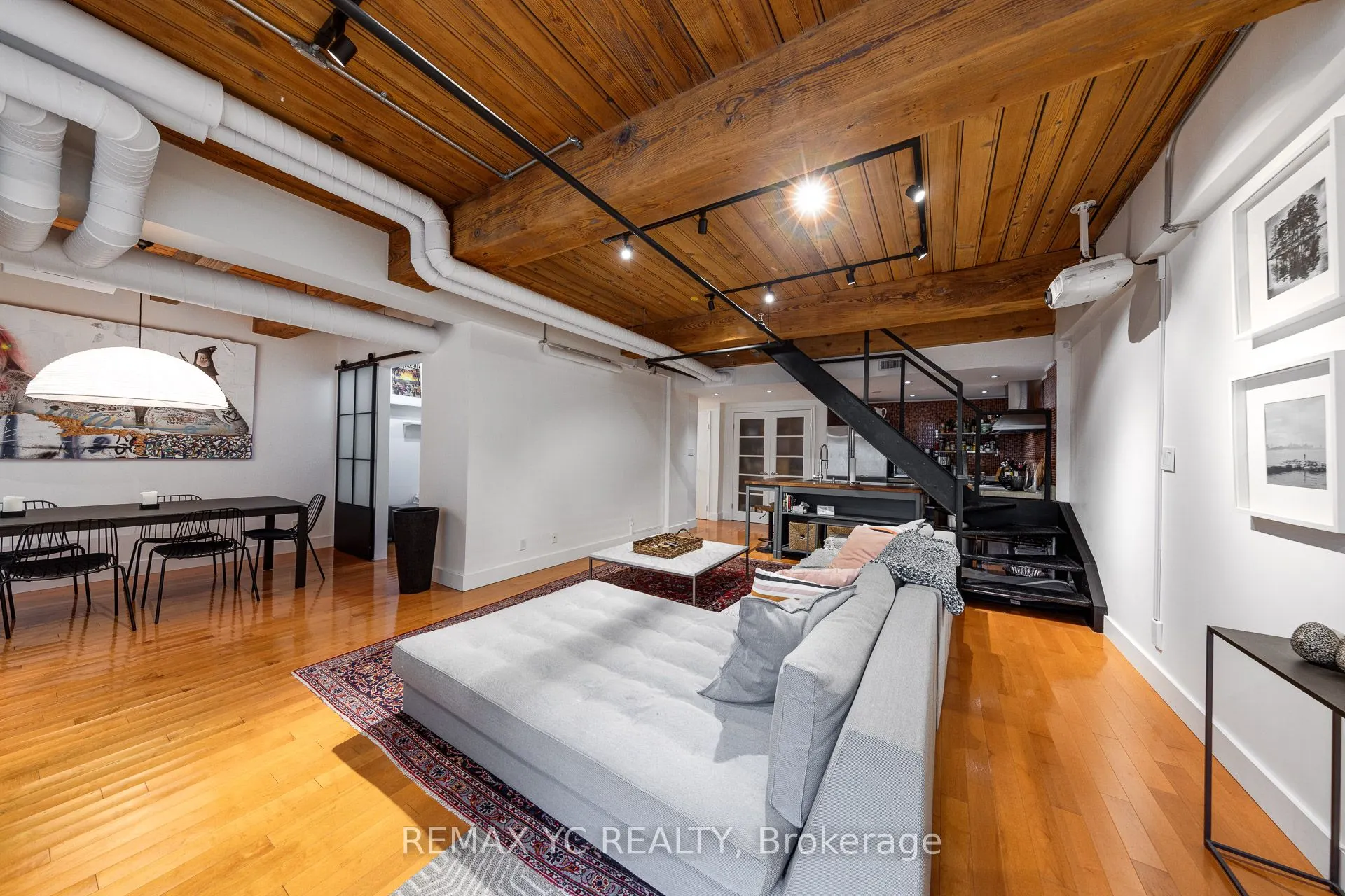436 Wellington Street W, #105