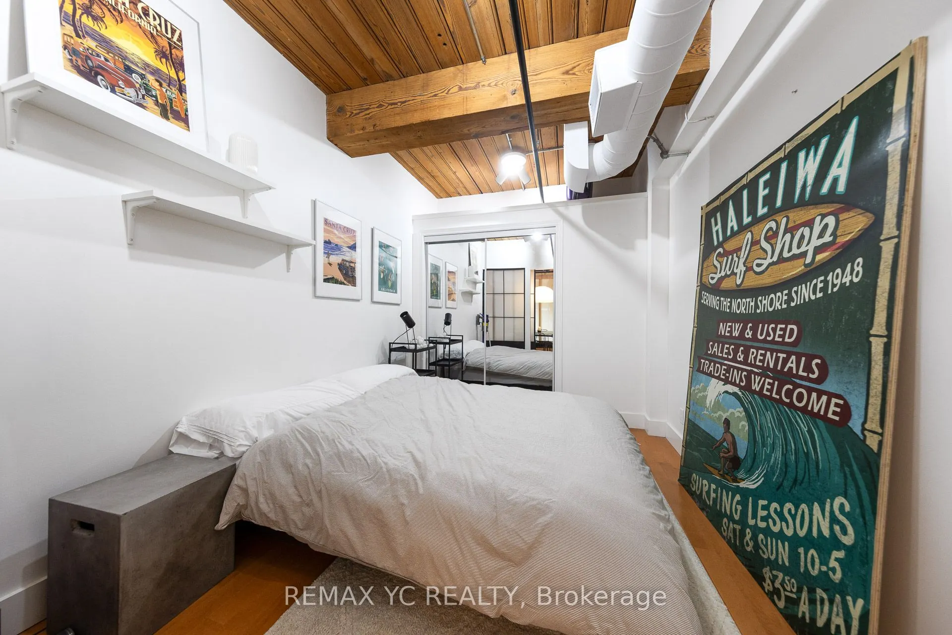 436 Wellington Street W, #105
