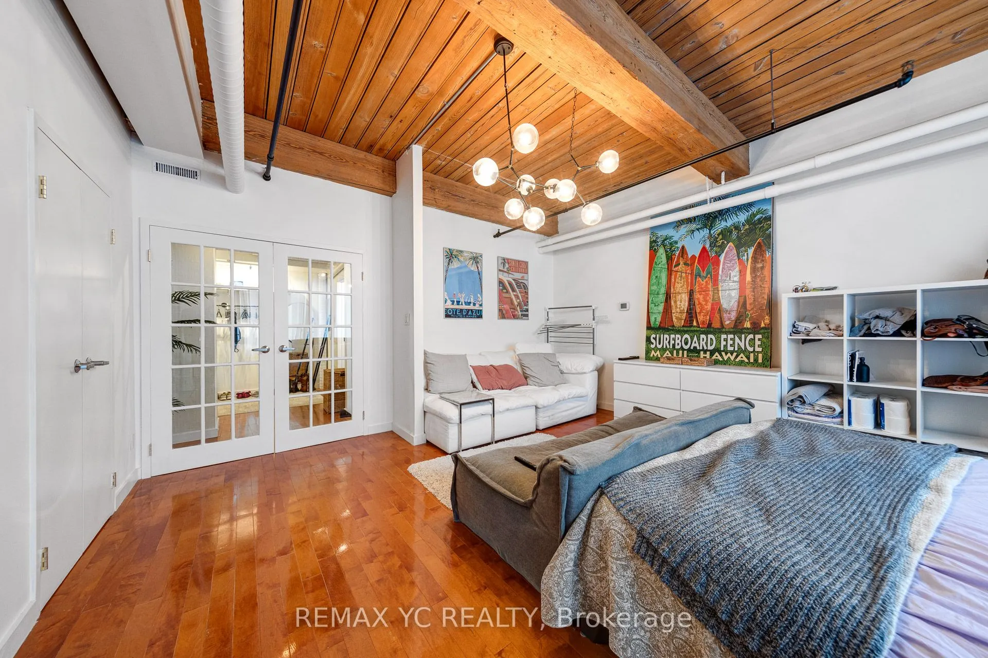 436 Wellington Street W, #105