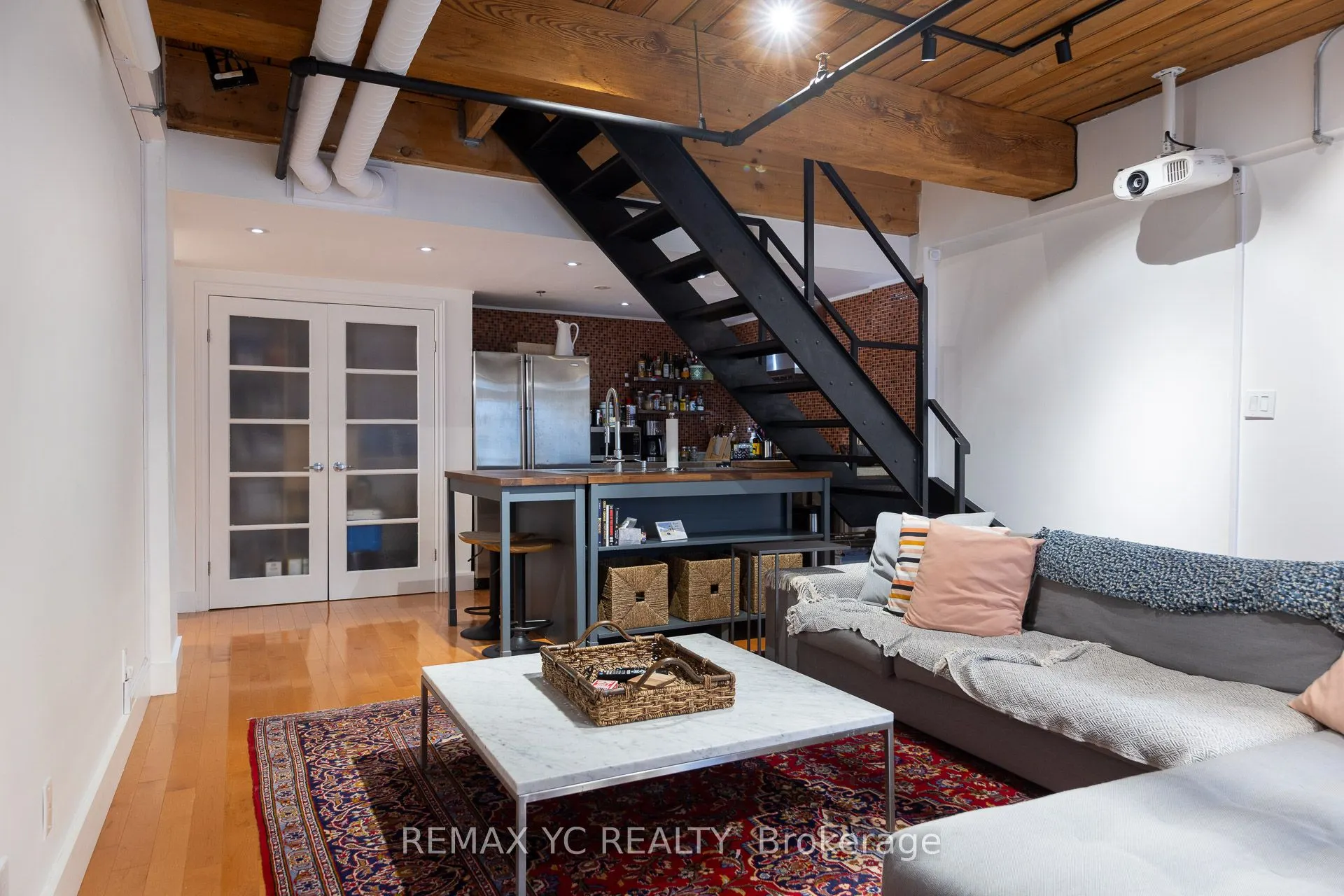 436 Wellington Street W, #105