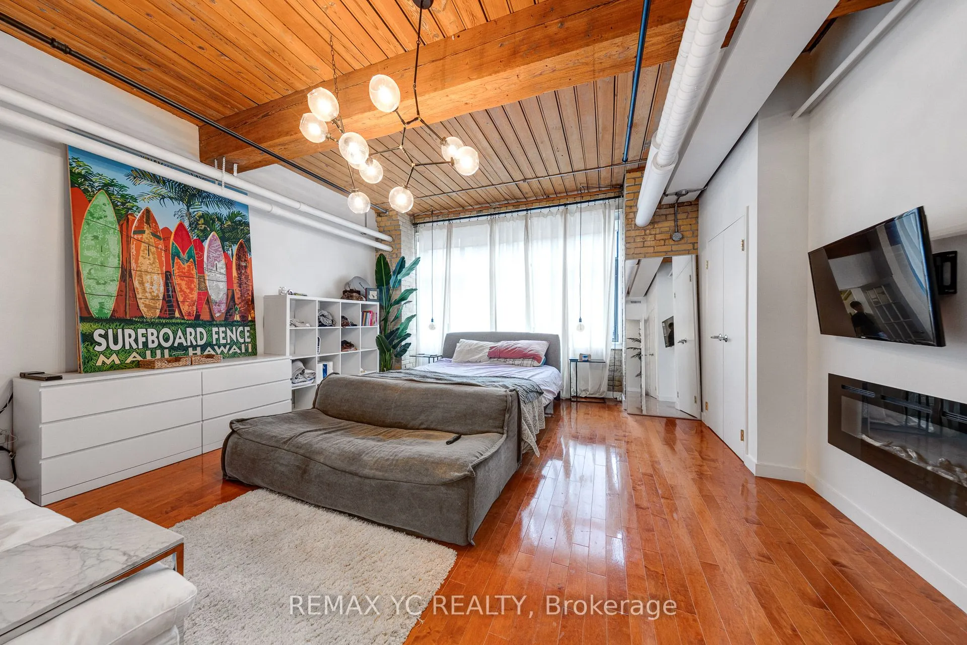 436 Wellington Street W, #105