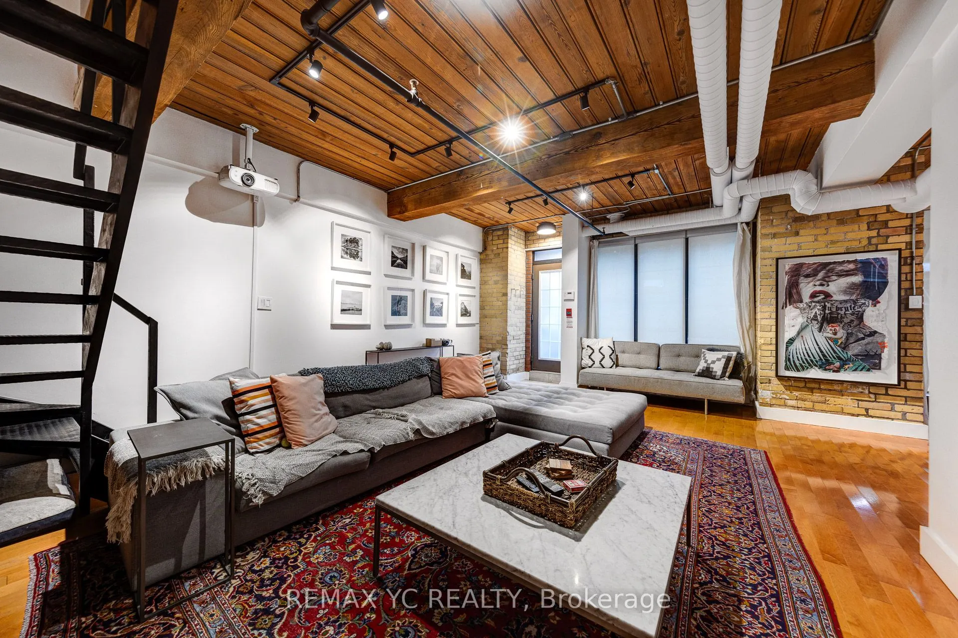436 Wellington Street W, #105