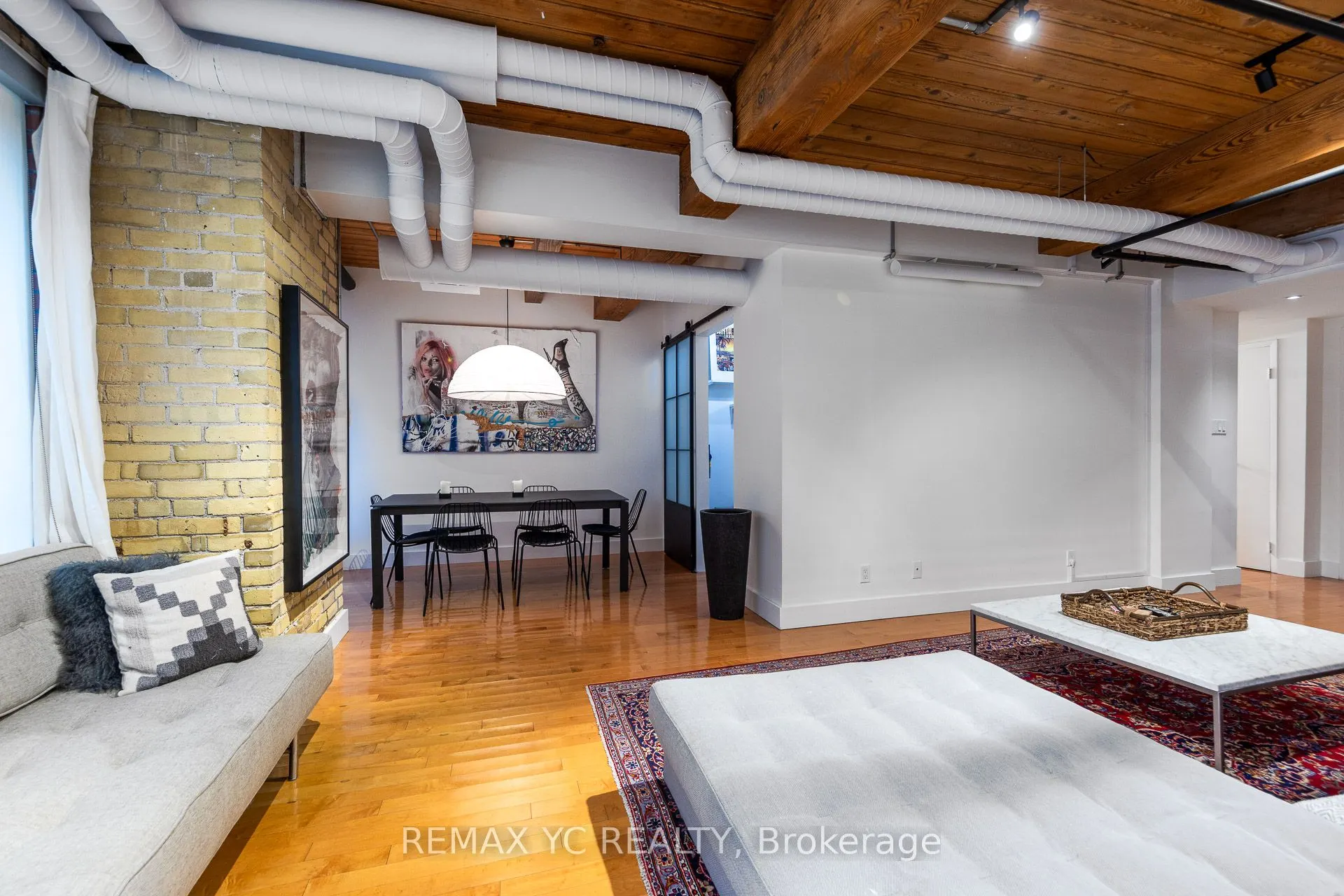 436 Wellington Street W, #105