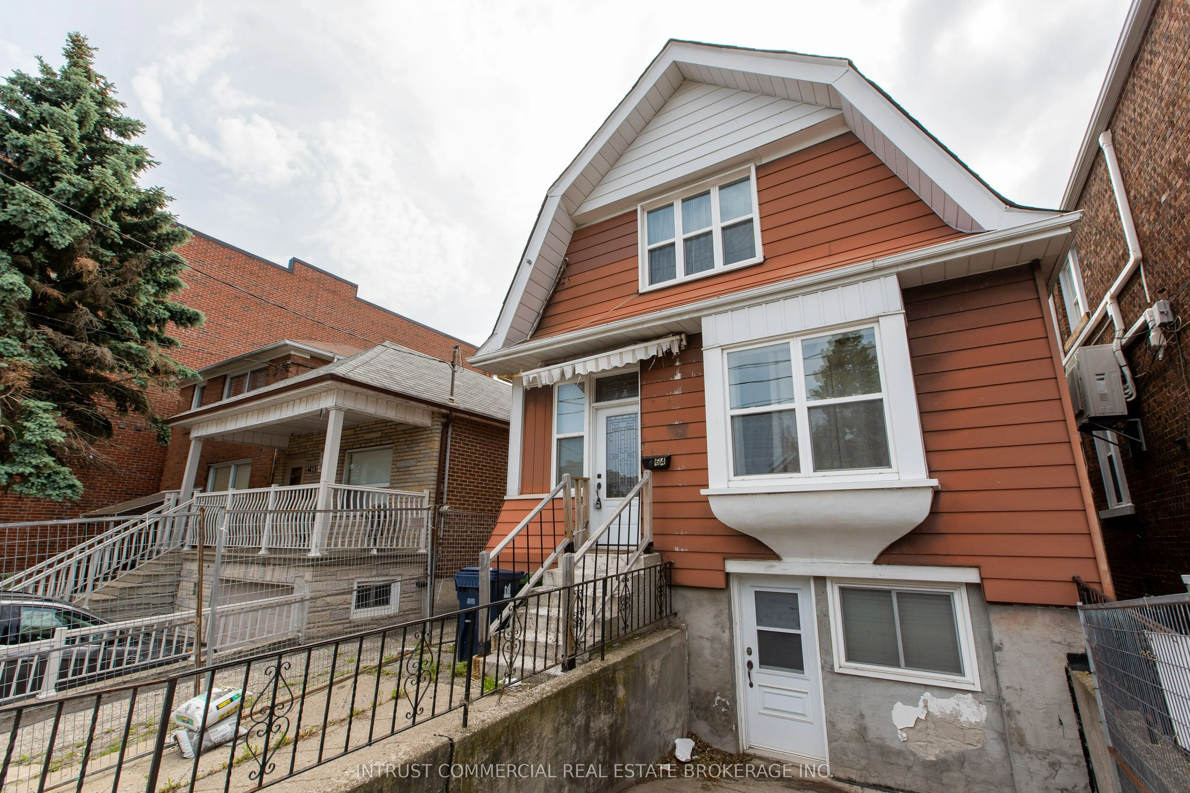 464 Oakwood Avenue