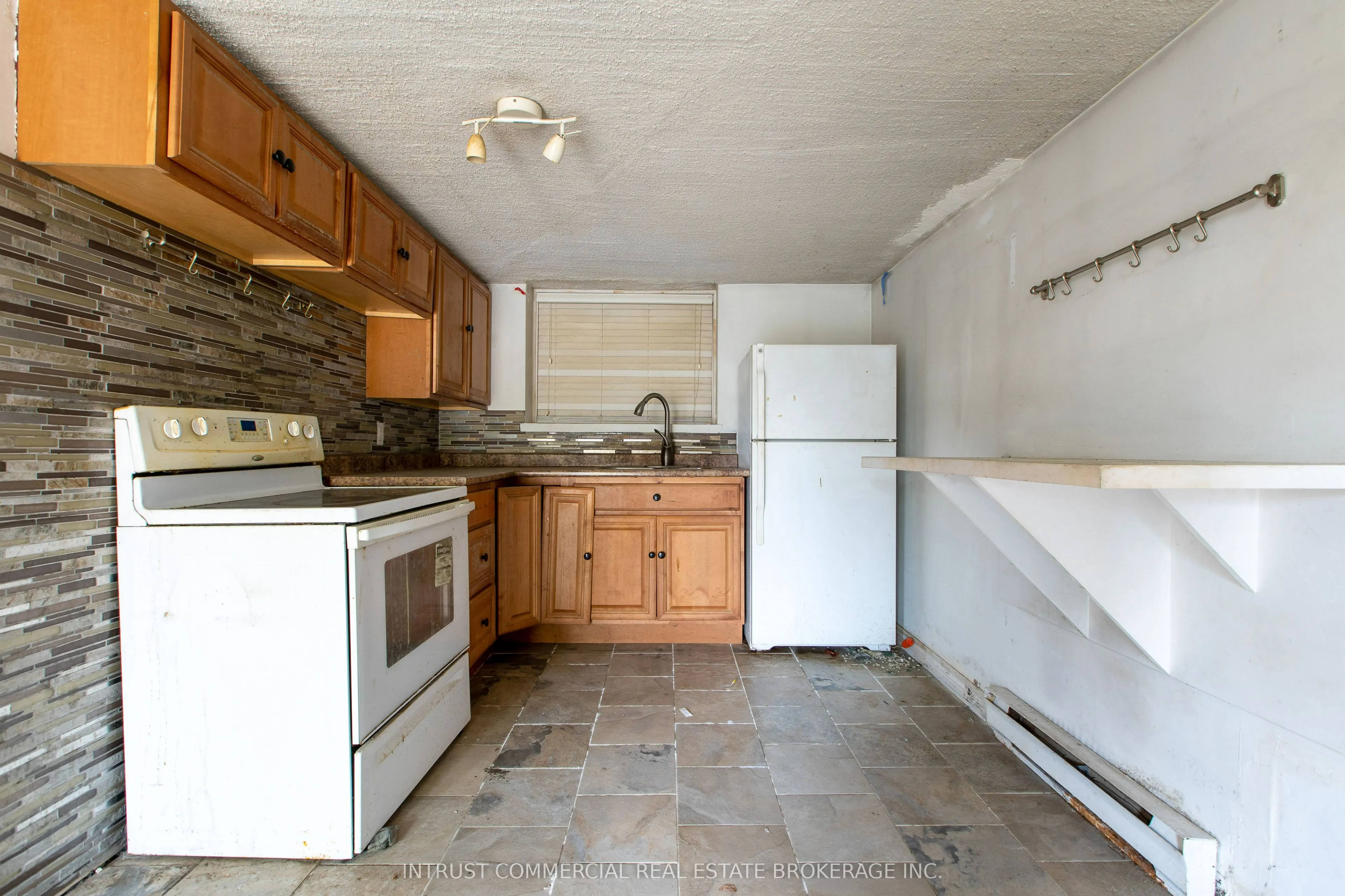 464 Oakwood Avenue