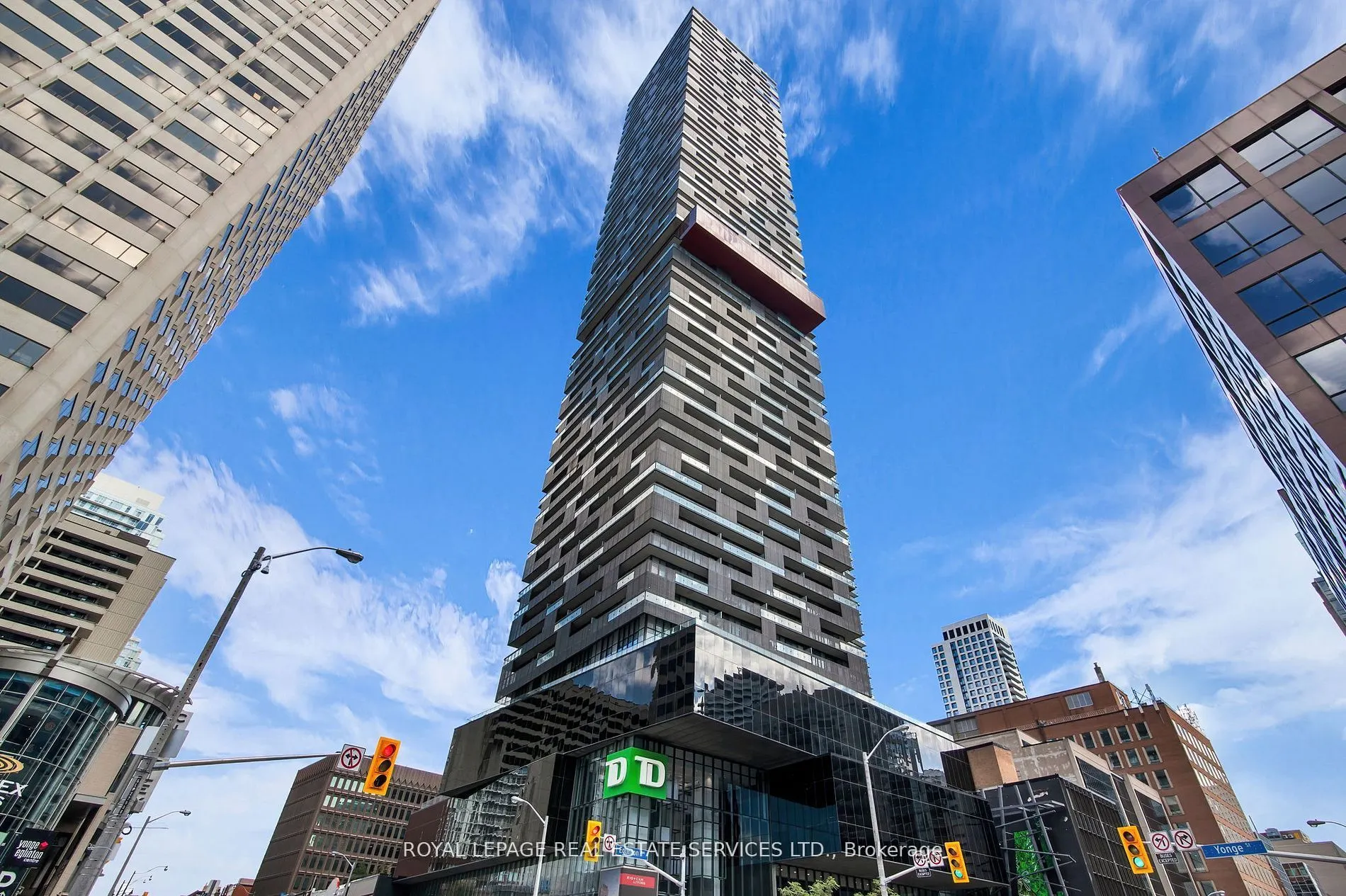 8 Eglinton Avenue E, #4008