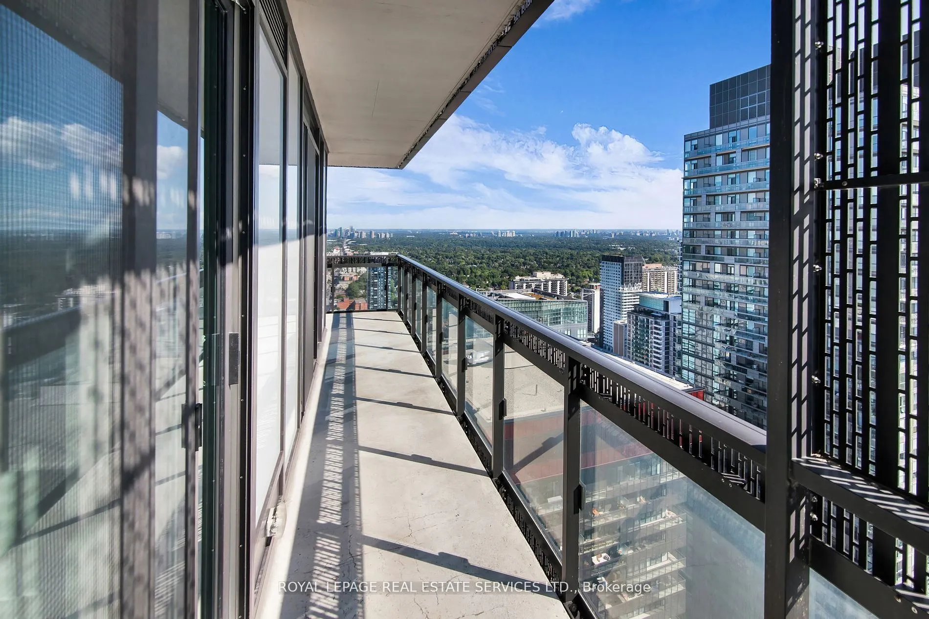 8 Eglinton Avenue E, #4008