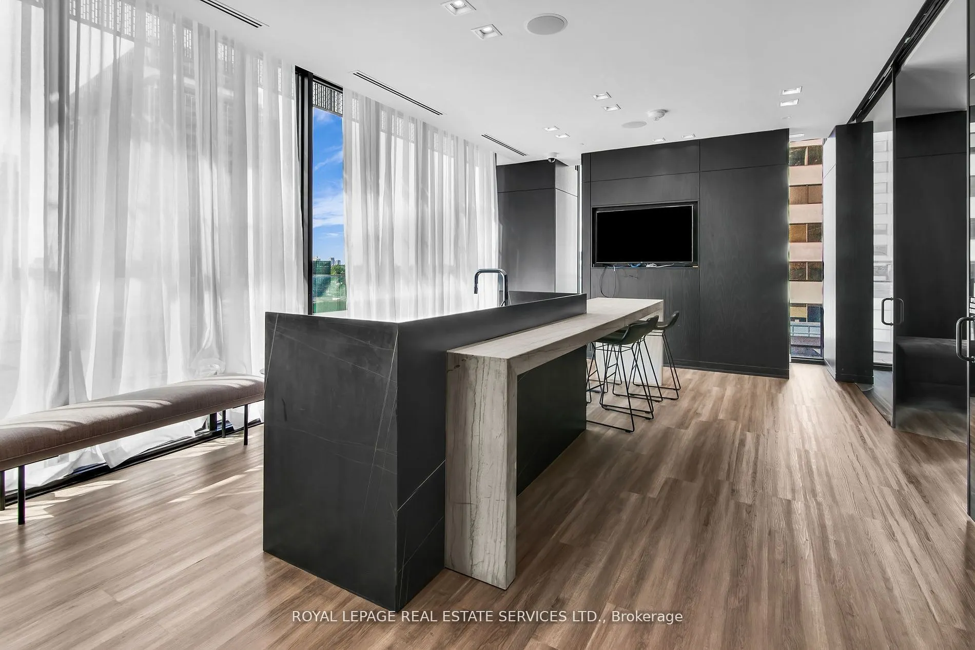 8 Eglinton Avenue E, #4008
