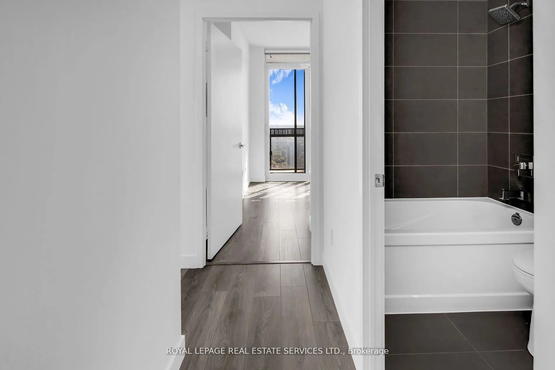 8 Eglinton Avenue E, #4008