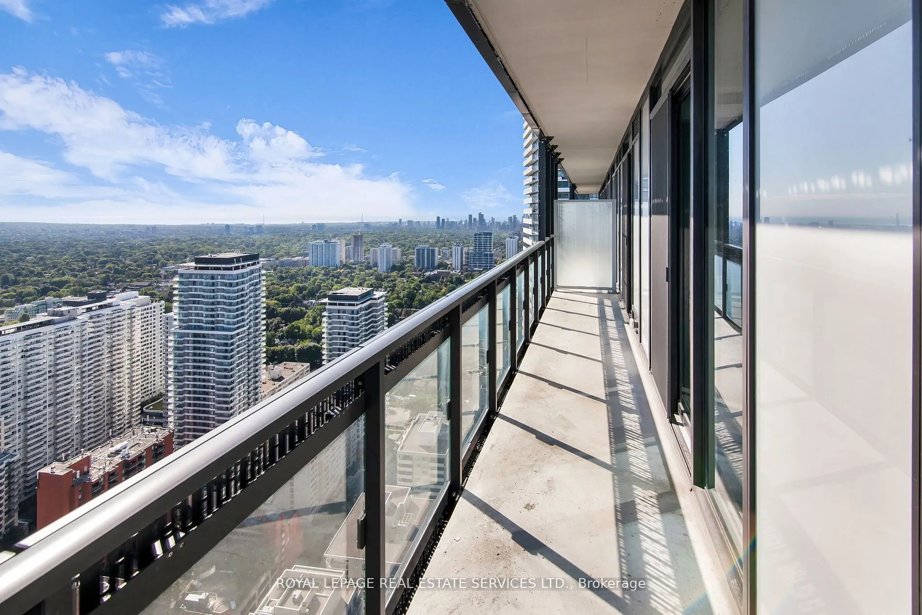 8 Eglinton Avenue E, #4008
