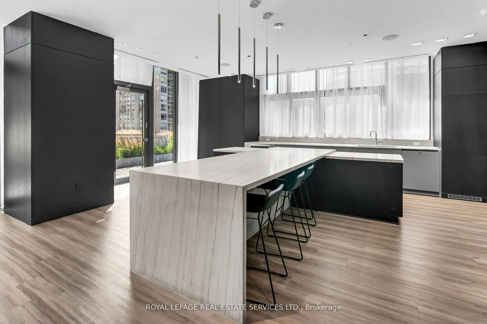 8 Eglinton Avenue E, #4008