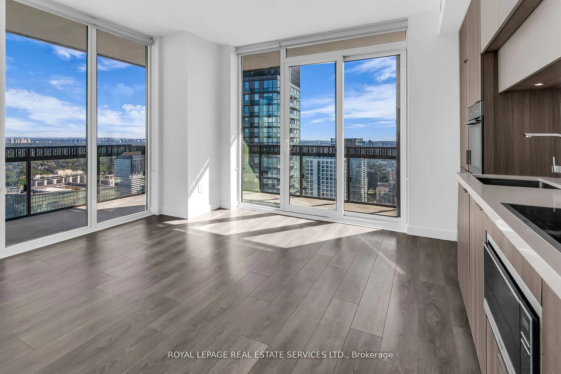 8 Eglinton Avenue E, #4008