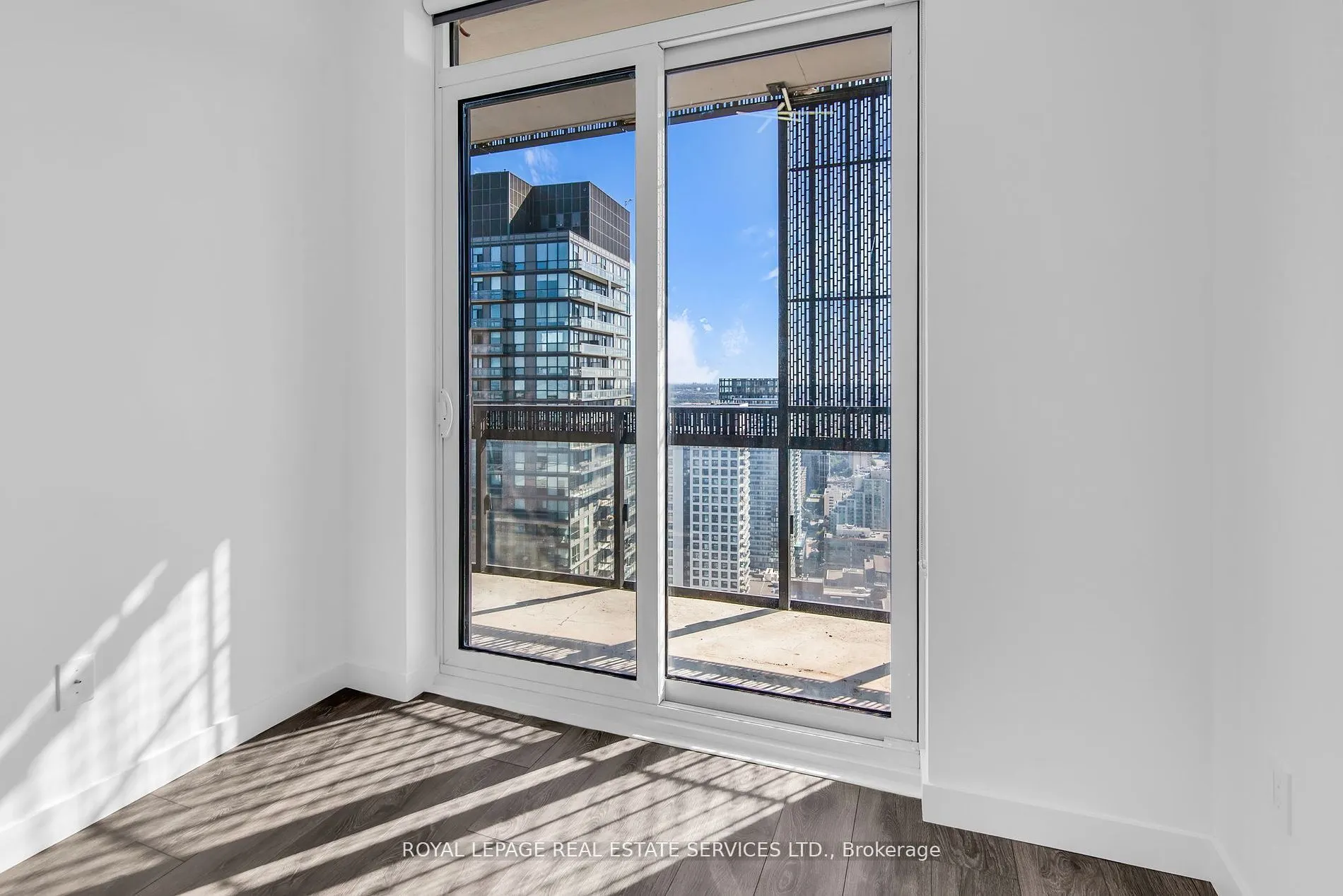 8 Eglinton Avenue E, #4008