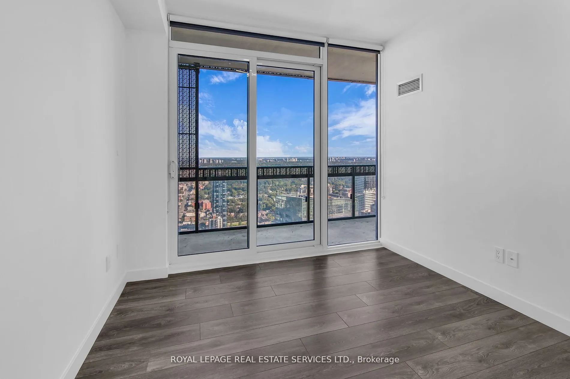 8 Eglinton Avenue E, #4008