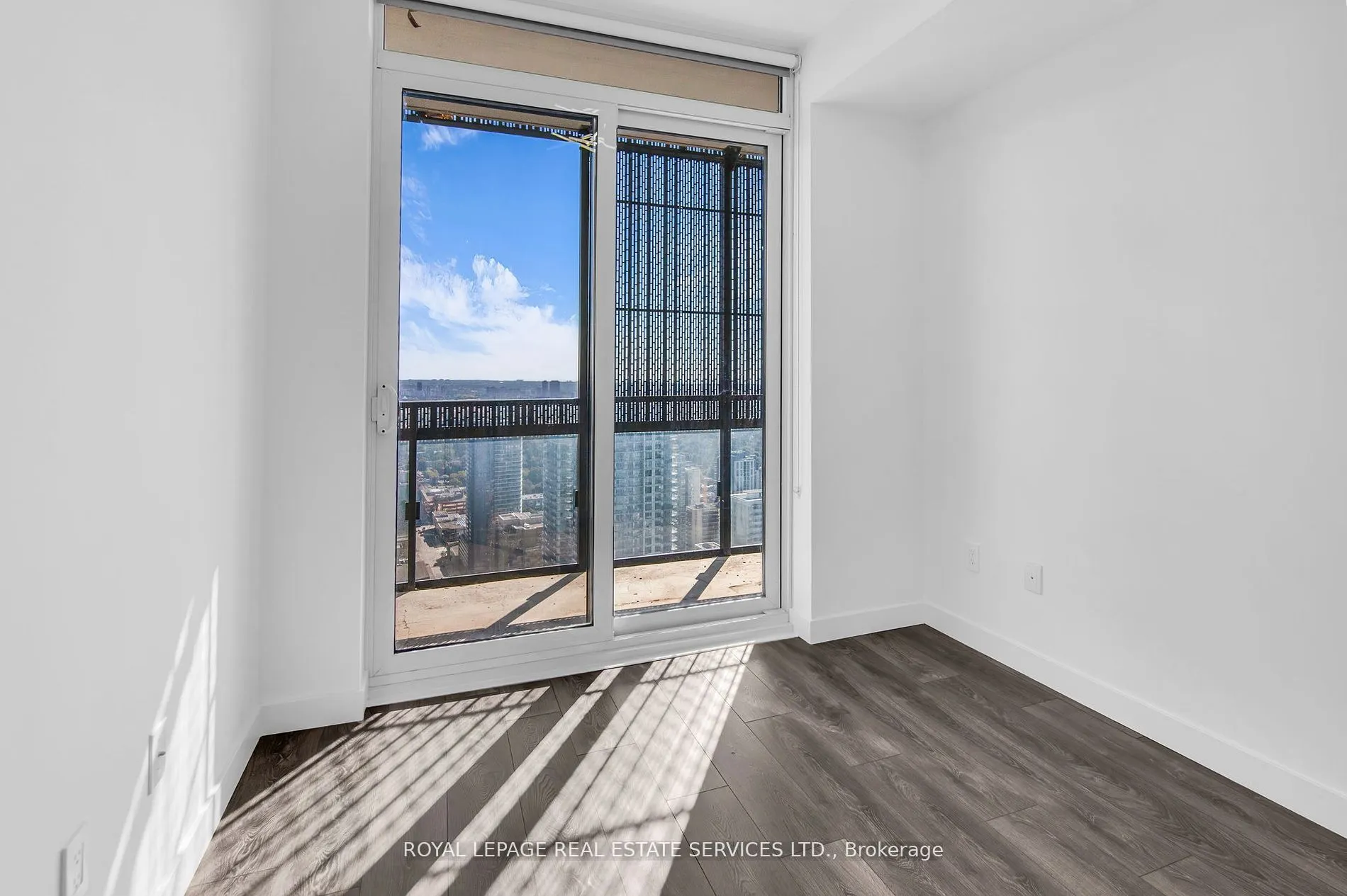 8 Eglinton Avenue E, #4008